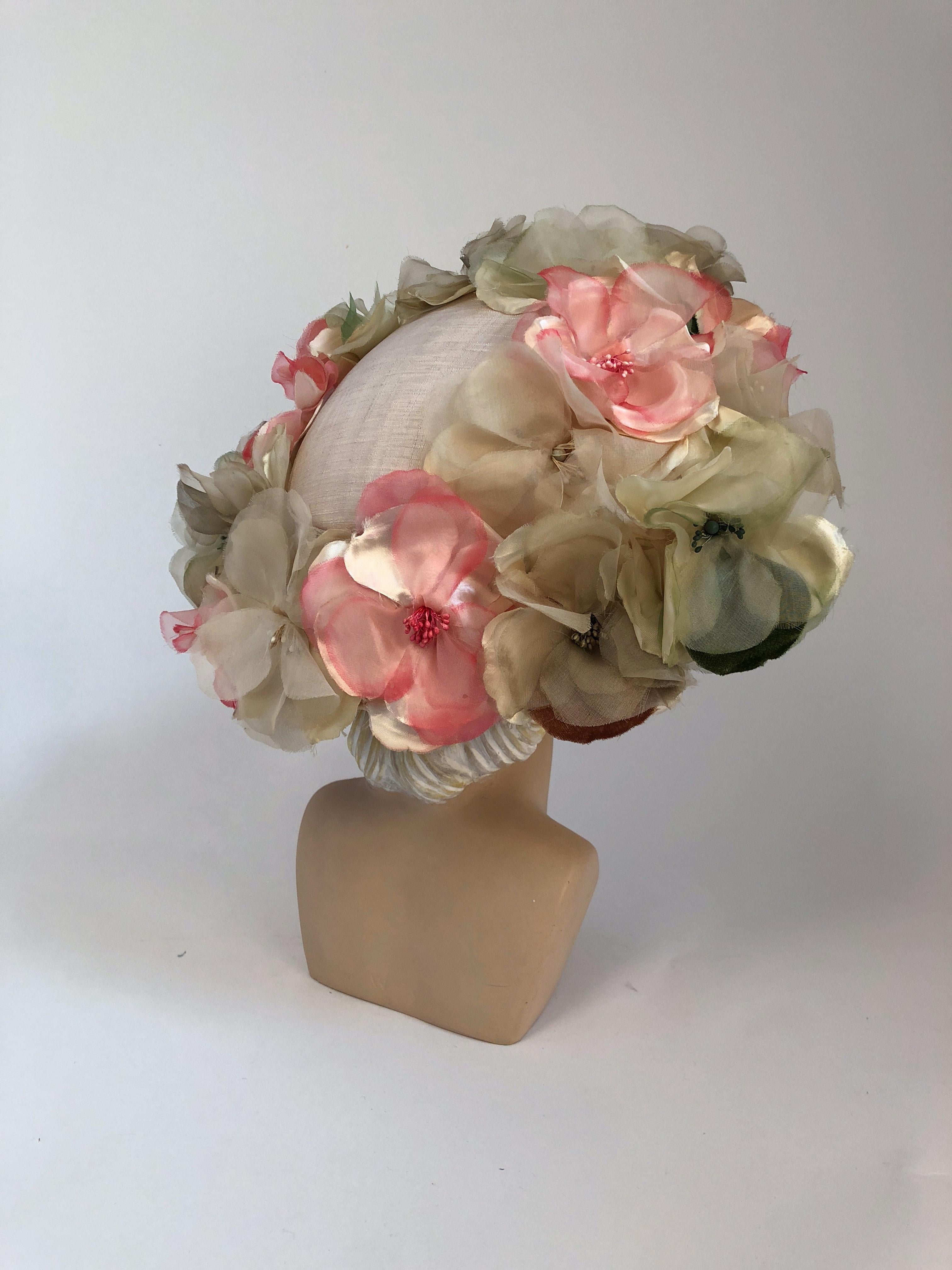 1950s Beige Picture Hat with Silk Multicolored Flowers In Good Condition In San Francisco, CA