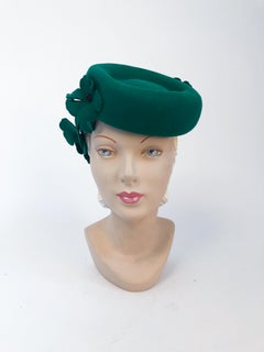 1940s Kelly Green Felt Hat with Hand-Cut Flowers
