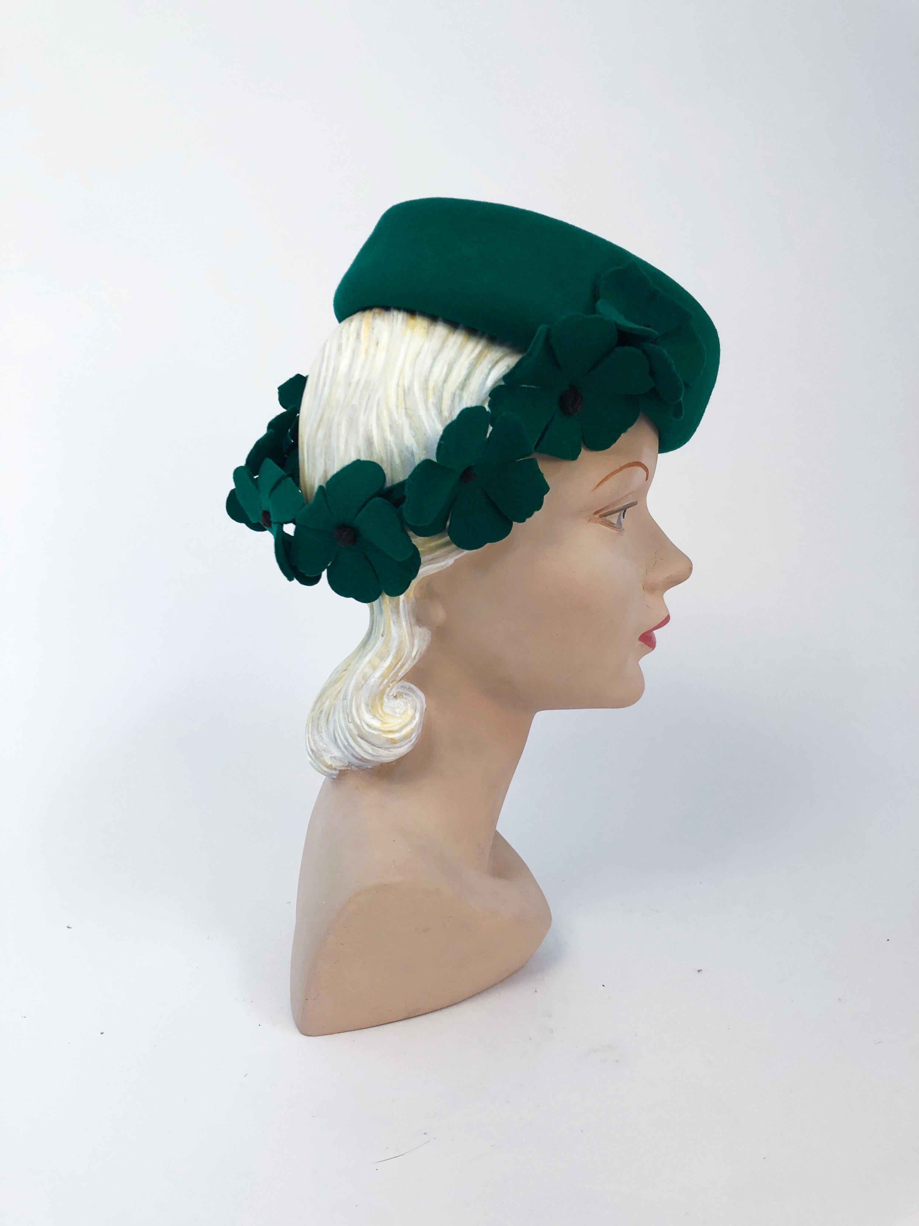 Gray 1940s Kelly Green Felt Hat with Hand-Cut Flowers