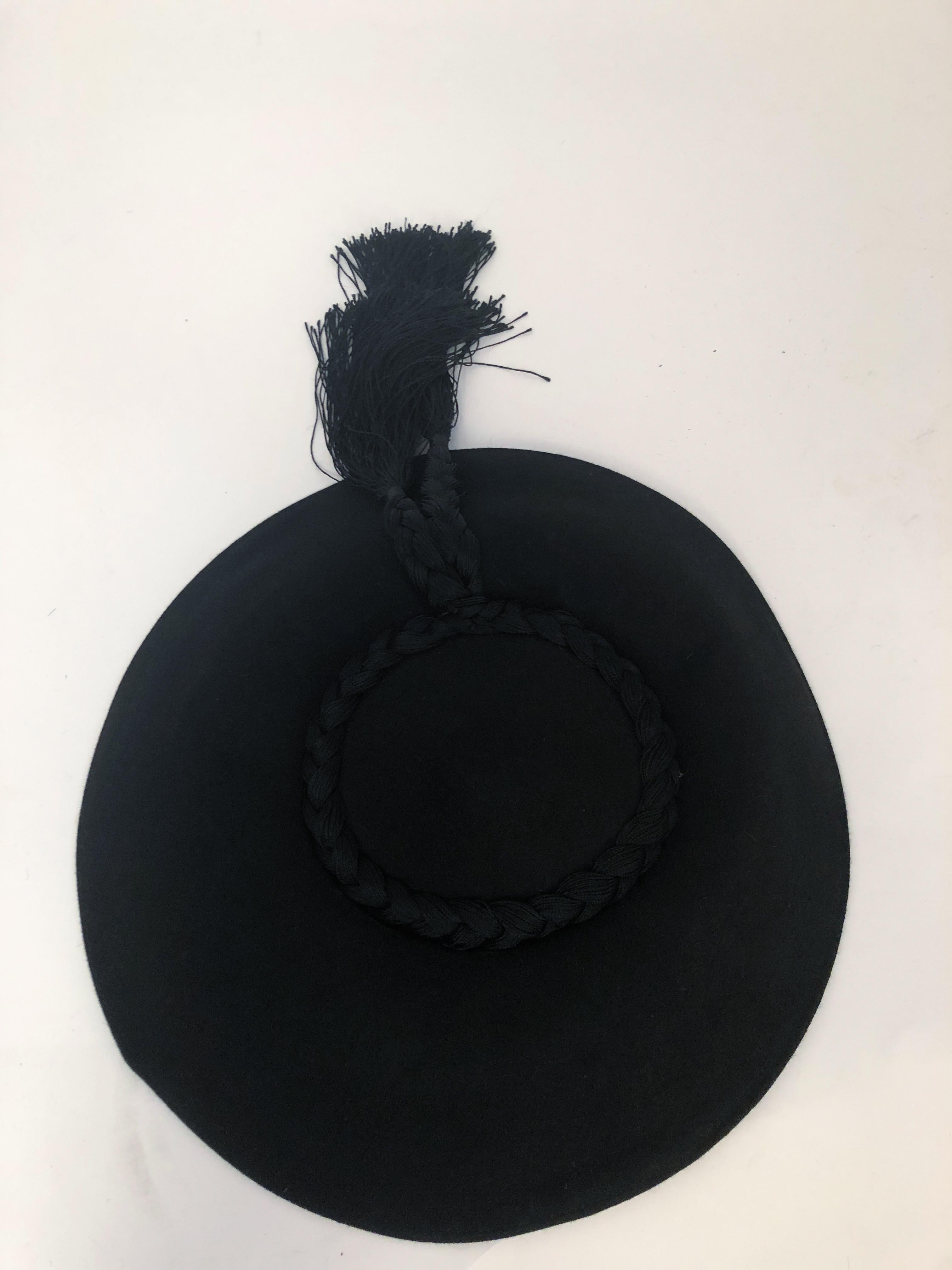 1940s Black Fur Felt Wide-Brimmed Hat With Silk Cord Tassels In Good Condition In San Francisco, CA
