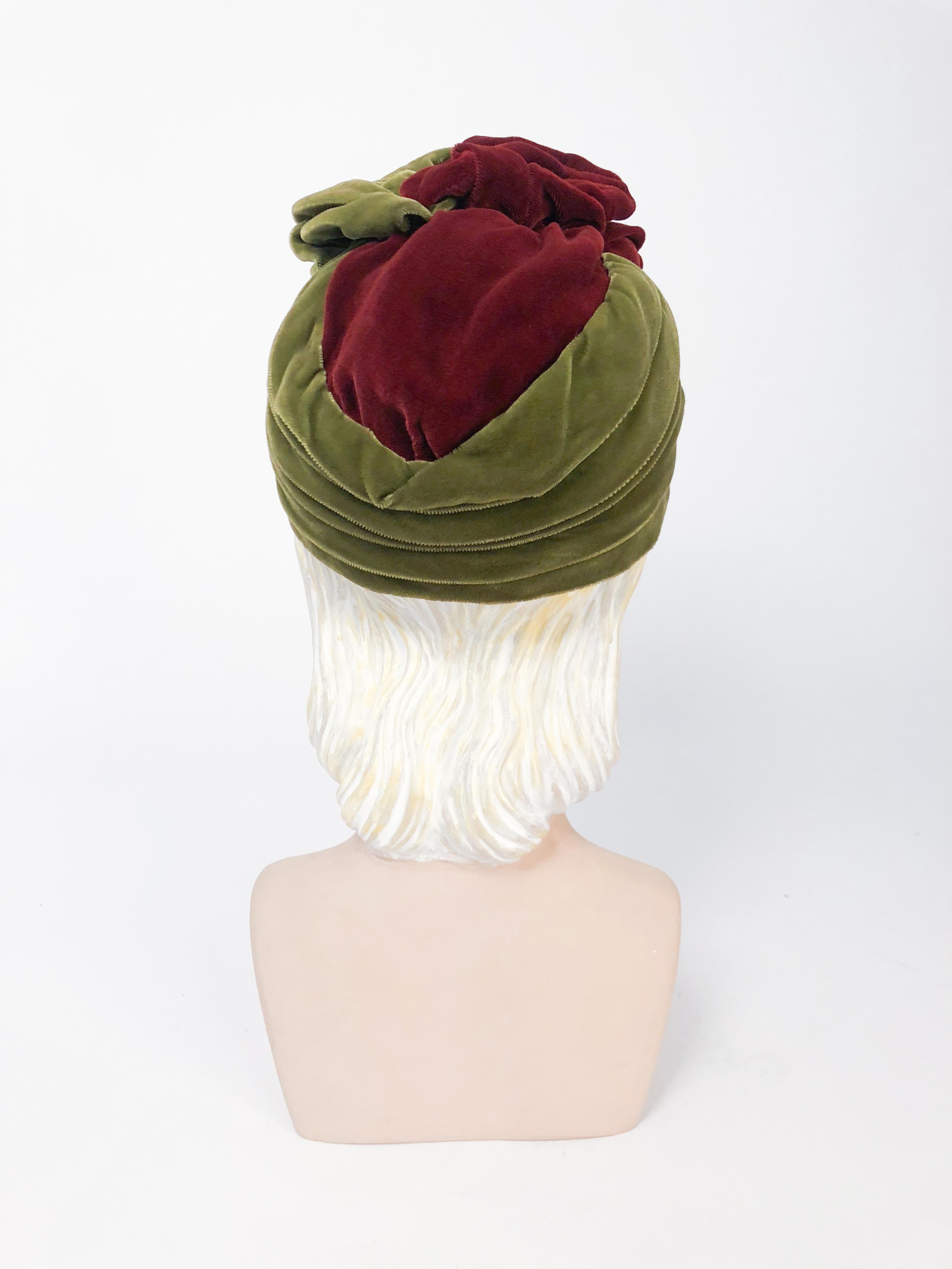 1930s Green and Cranberry Silk Velvet Turban In Good Condition In San Francisco, CA