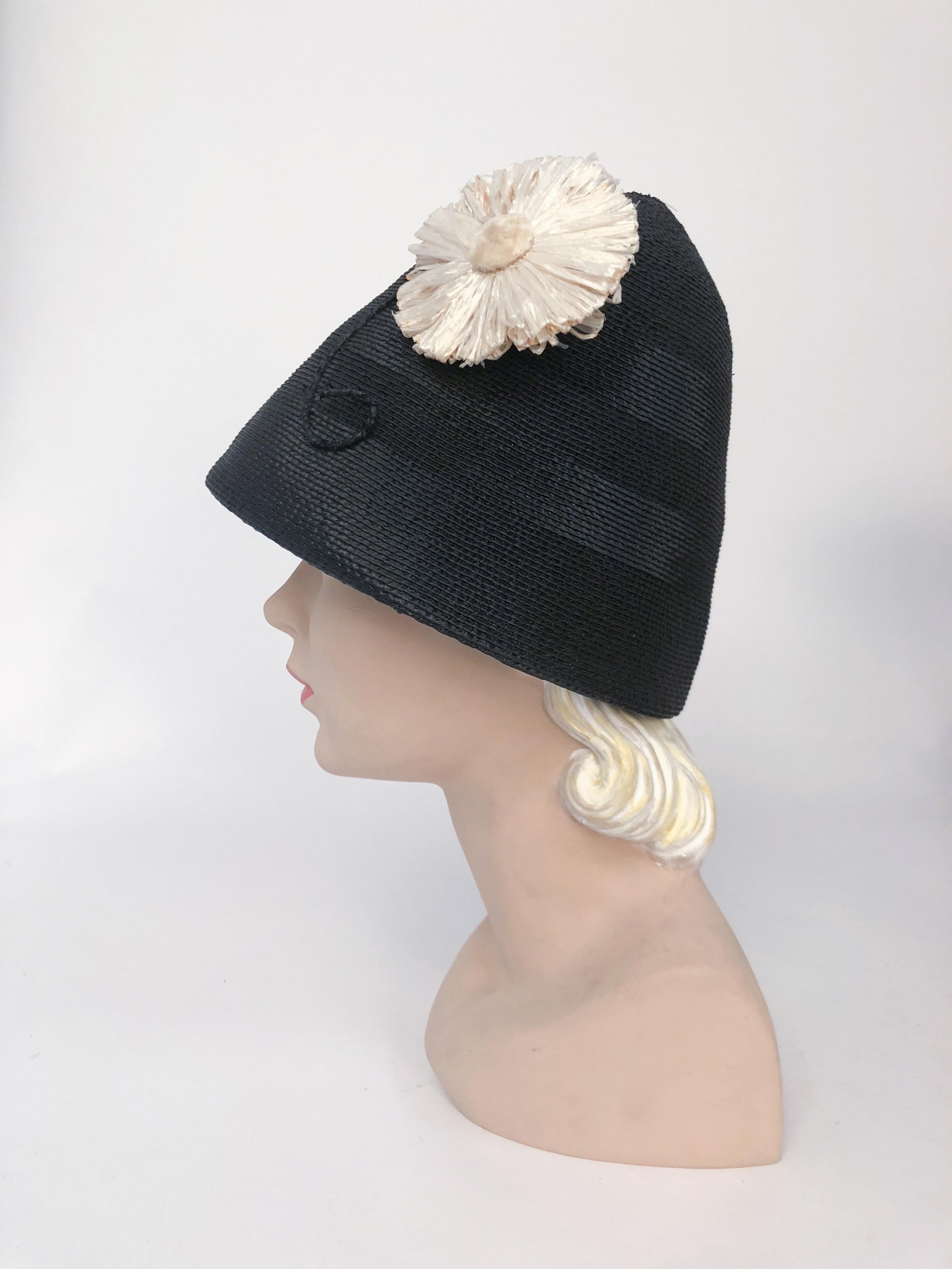 1960s Black Woven Straw Cloche Hat with Decorative Whimsical Daisy In Good Condition In San Francisco, CA