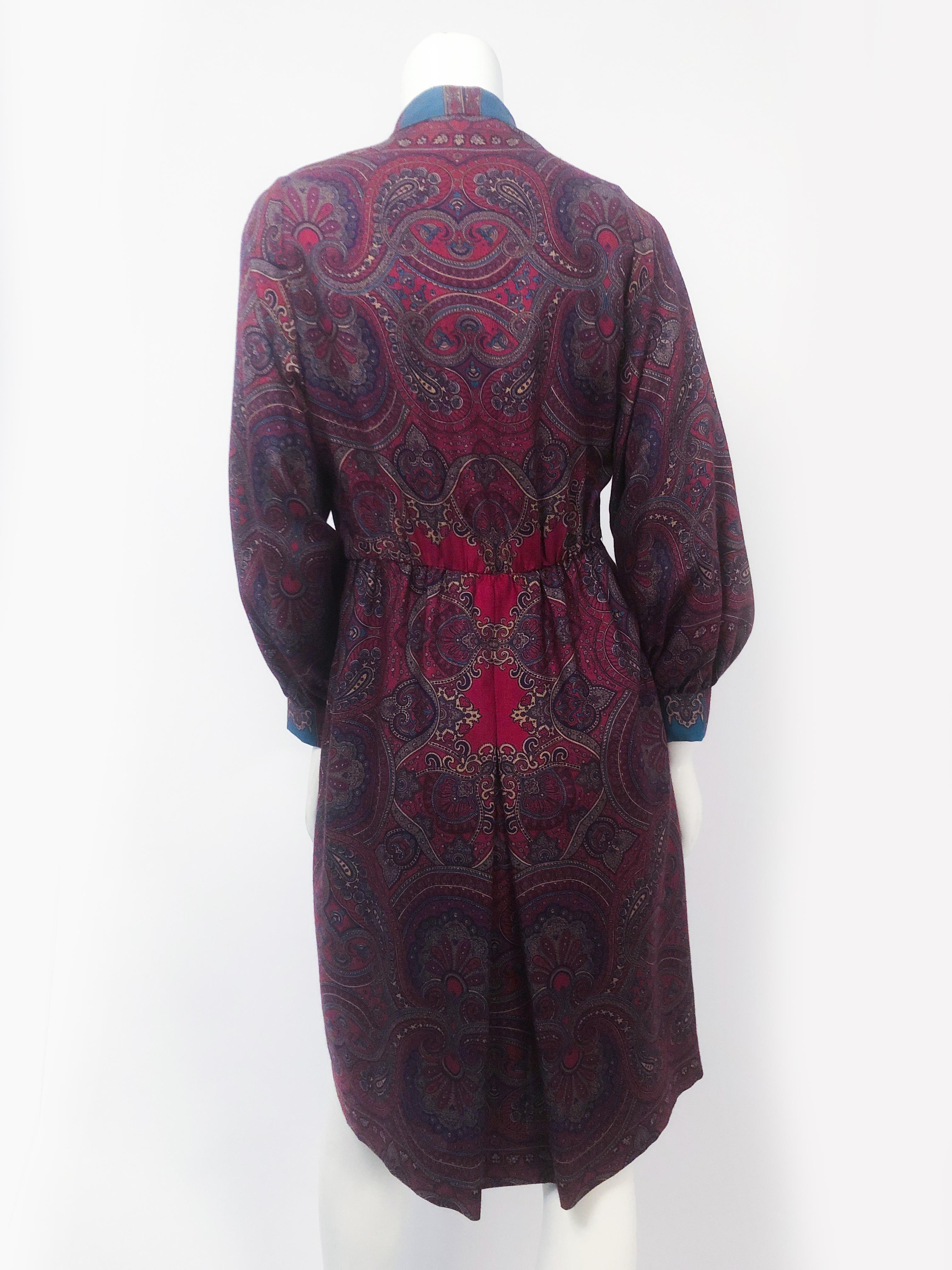 da uomo o donna Abito Jewel Toned Paisley di Helga Howie del 1960 in vendita