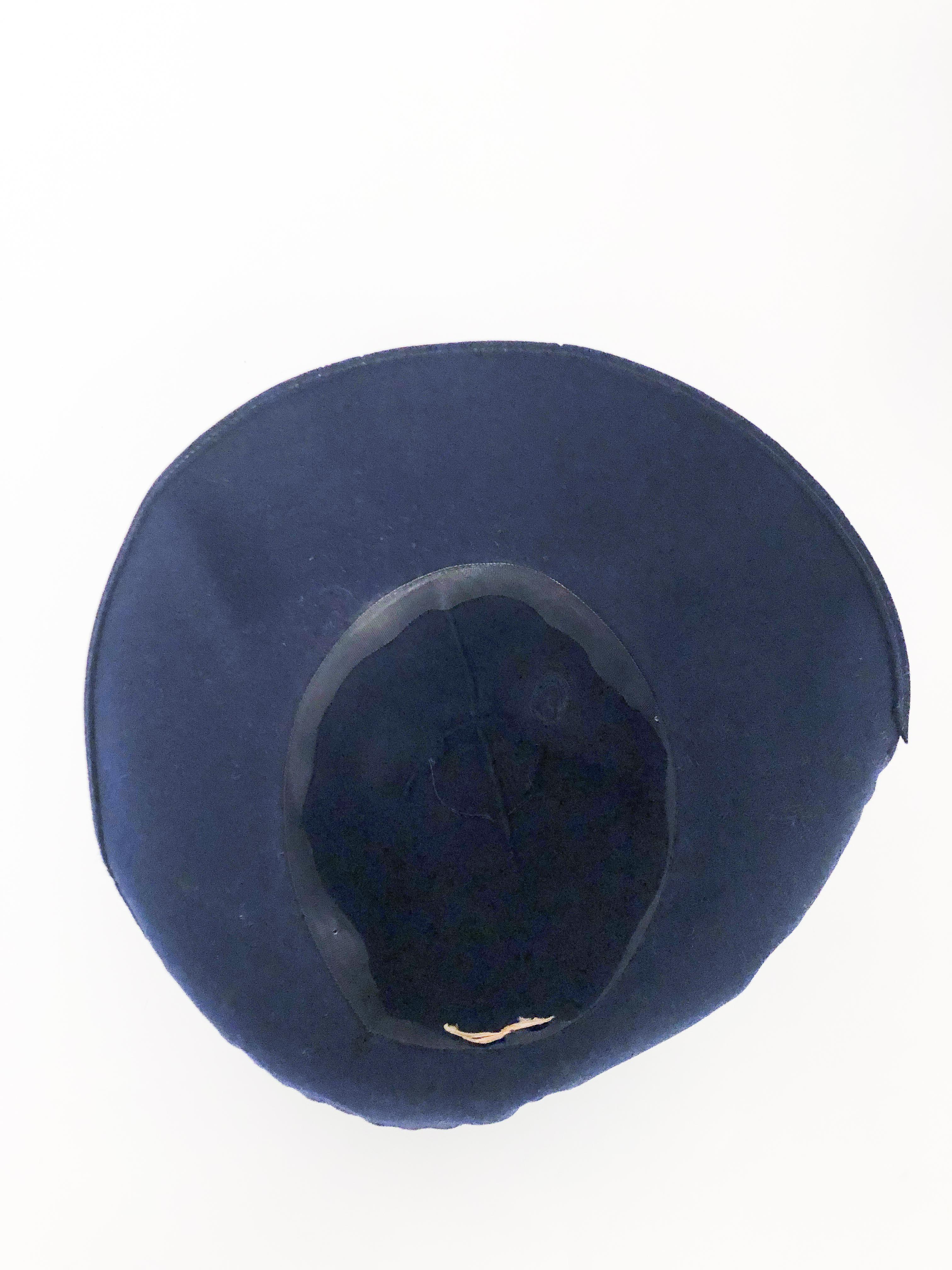 1930s Navy Wide Brimmed Fedora WIth Lacing Detail In Good Condition For Sale In San Francisco, CA