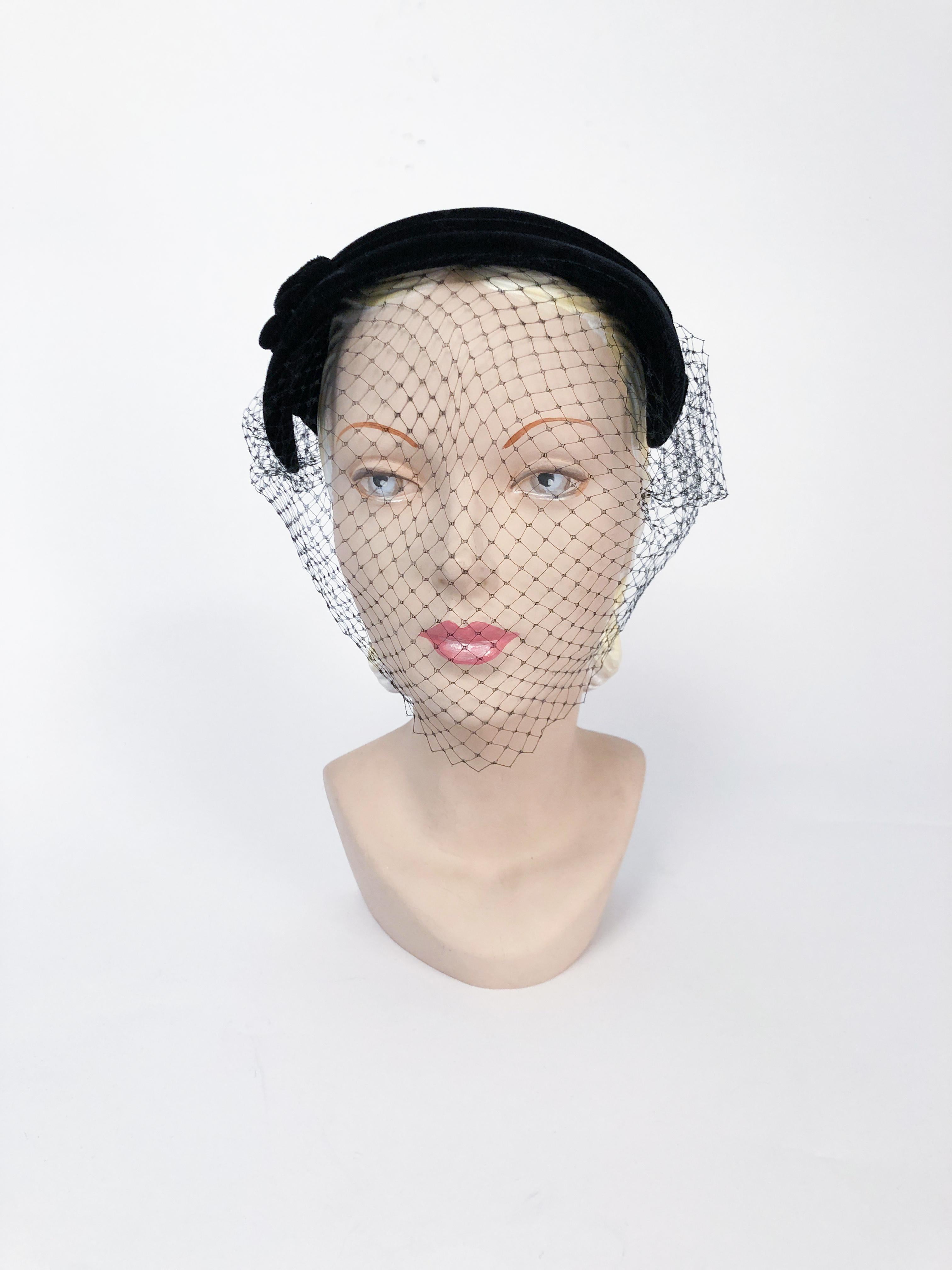 1950s Black Velvet Cocktail Hat with Tie Back Net In Good Condition In San Francisco, CA