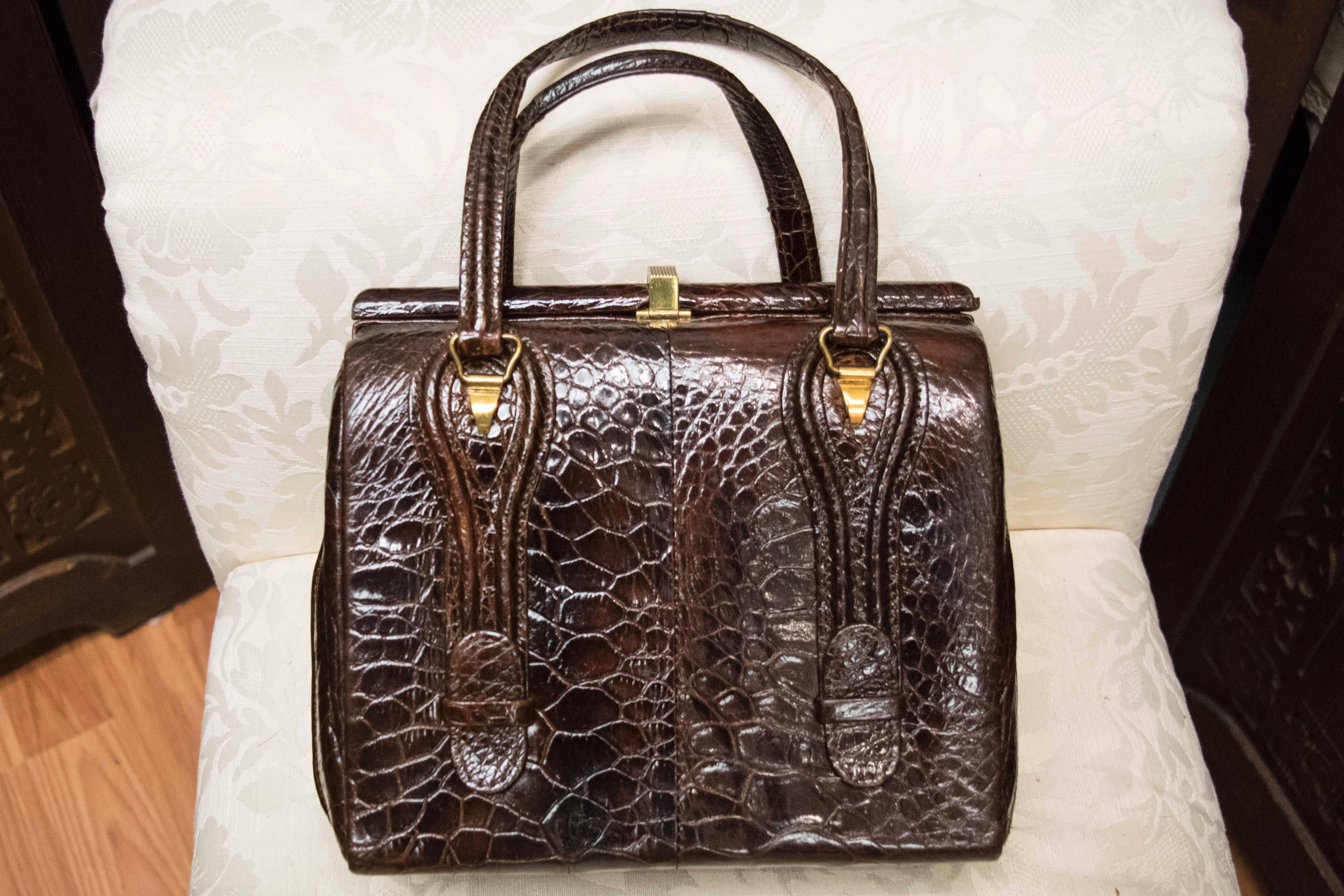 1940s Crocodile Handbag

W 8
H 8
D 4