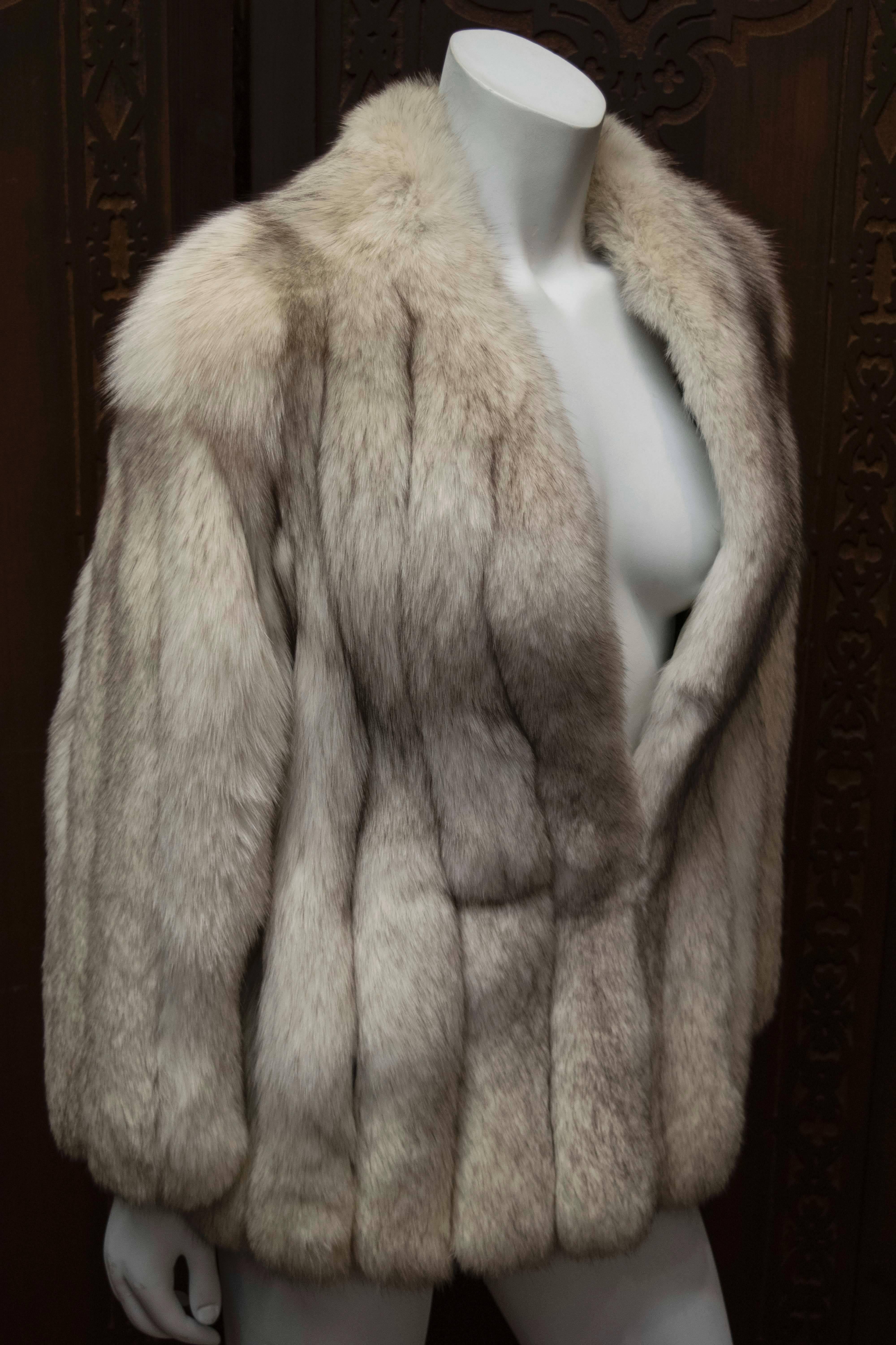 1980s White Fox Fur Coat. In Excellent Condition In San Francisco, CA