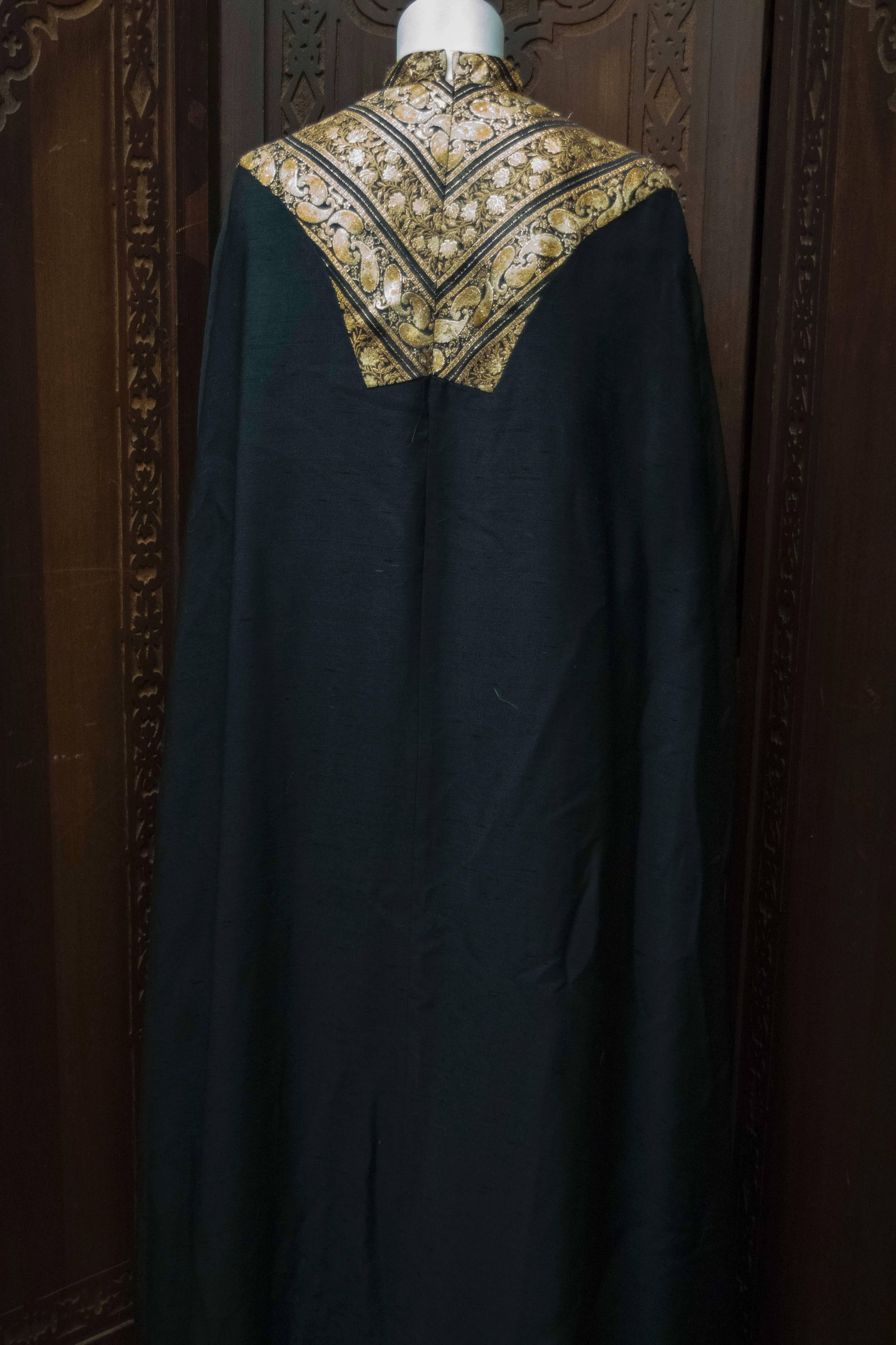 1960s Black and Gold Lamé Evening Dress and Cloak In Excellent Condition For Sale In San Francisco, CA