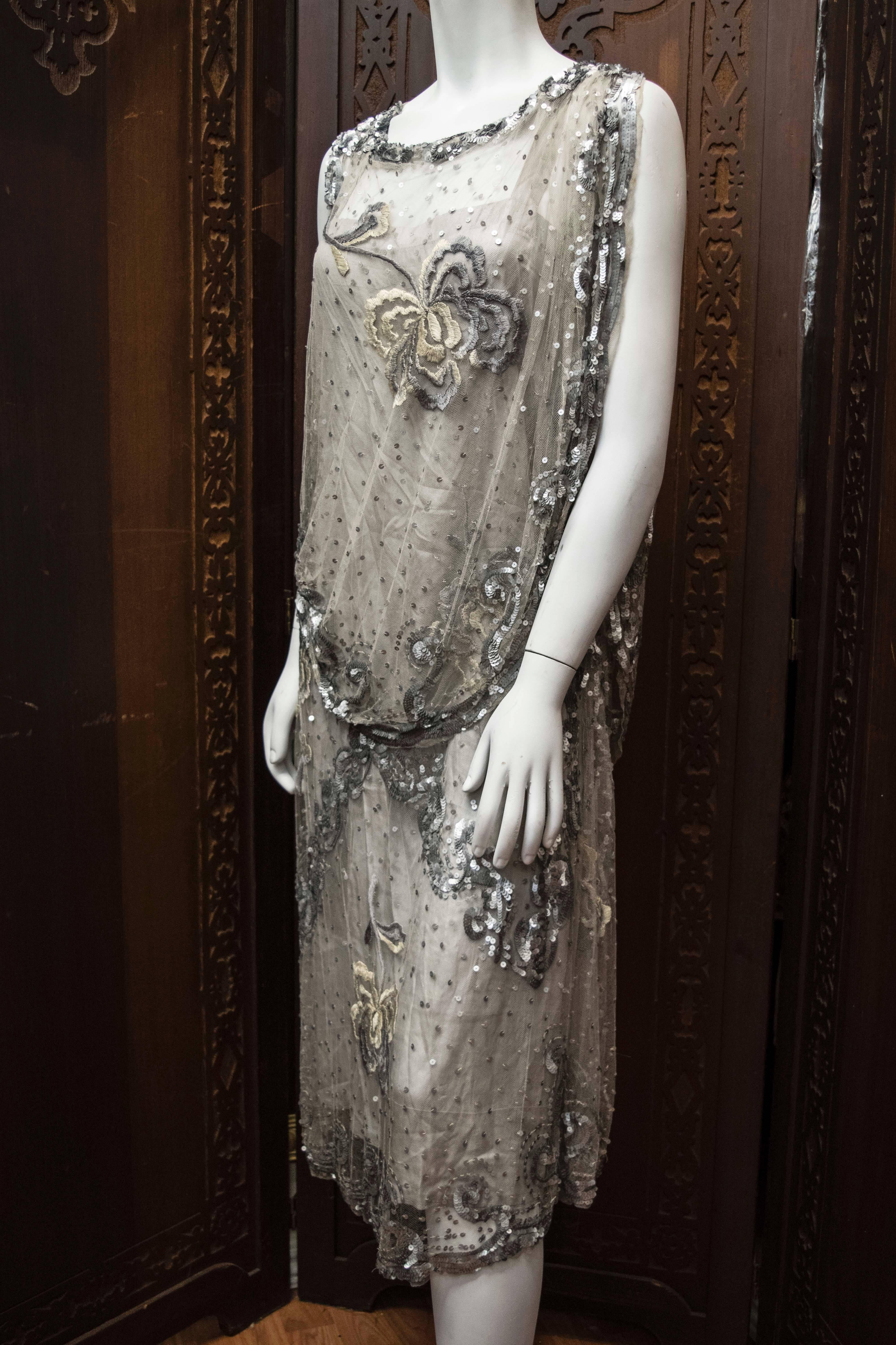 1920s Silver Lace Sequinned Dress In Excellent Condition In San Francisco, CA