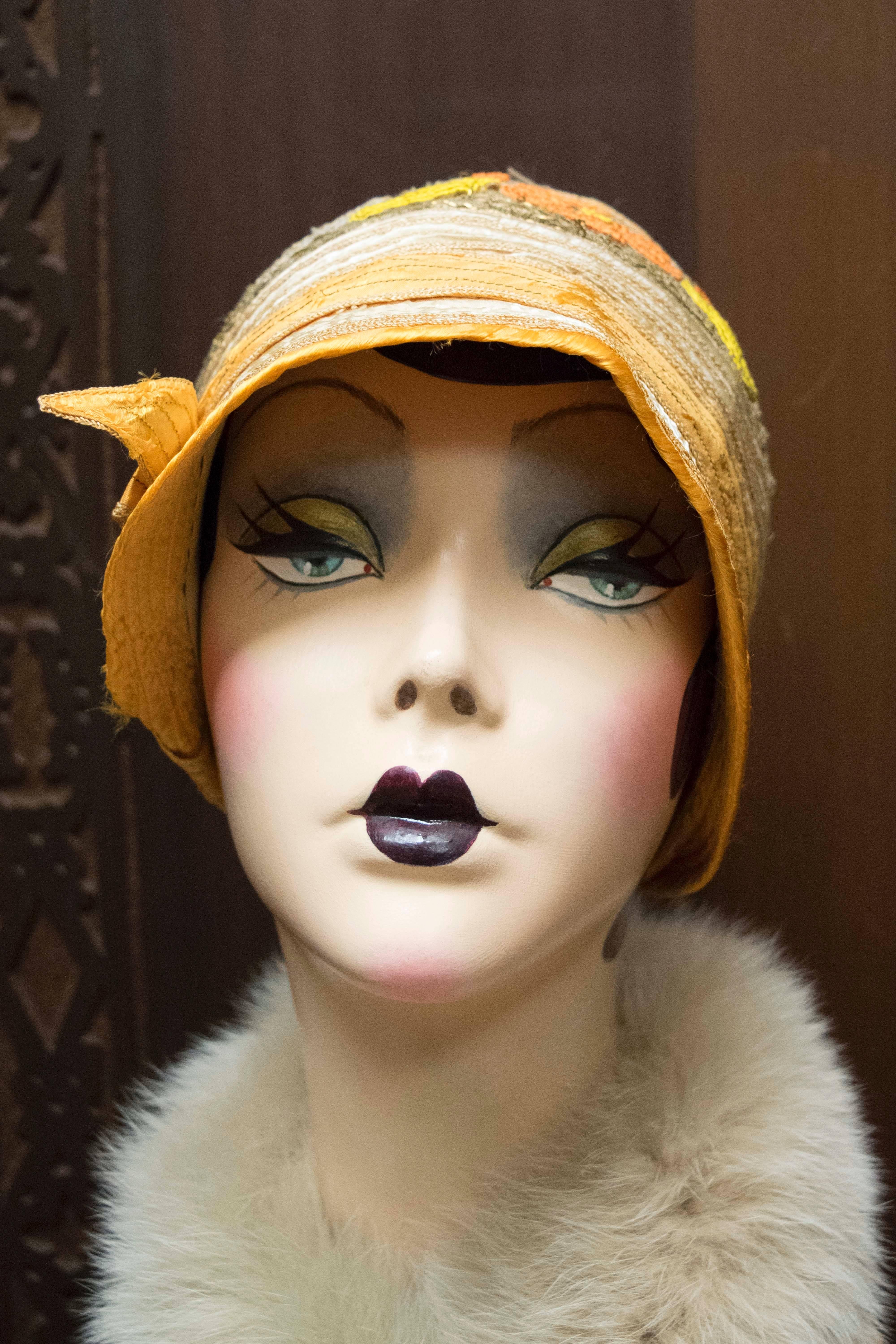 1920s Cloche Hat

Beautiful 1920s Cloche with wonderful soutache detailing. The hat is silk with a woven straw trim, and metallic embellishments. This piece is wearable piece of fashion history perfect for a collector or fashion lover. 

22