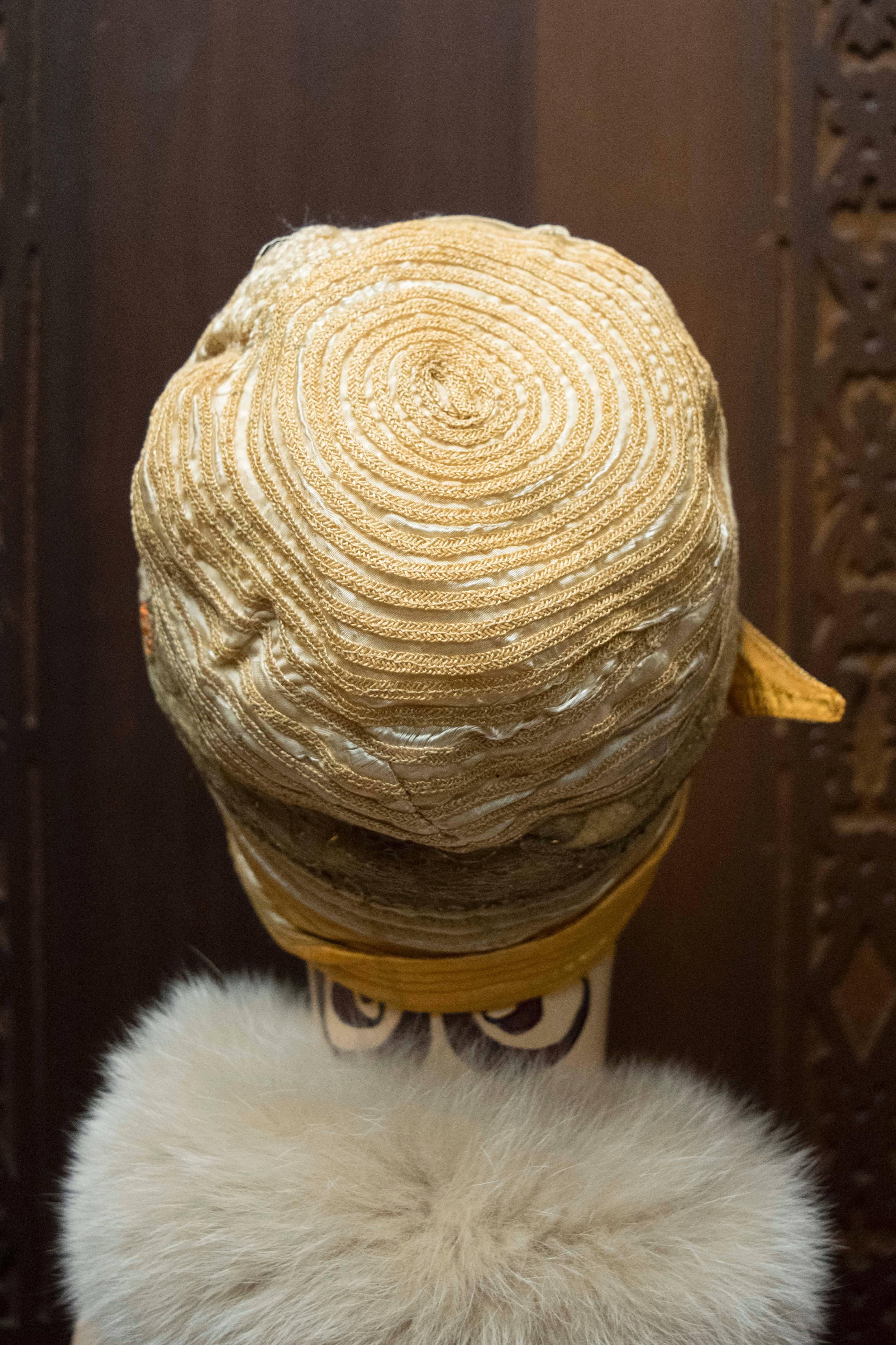 Sombrero Cloche Amarillo Años 20 Beige en venta