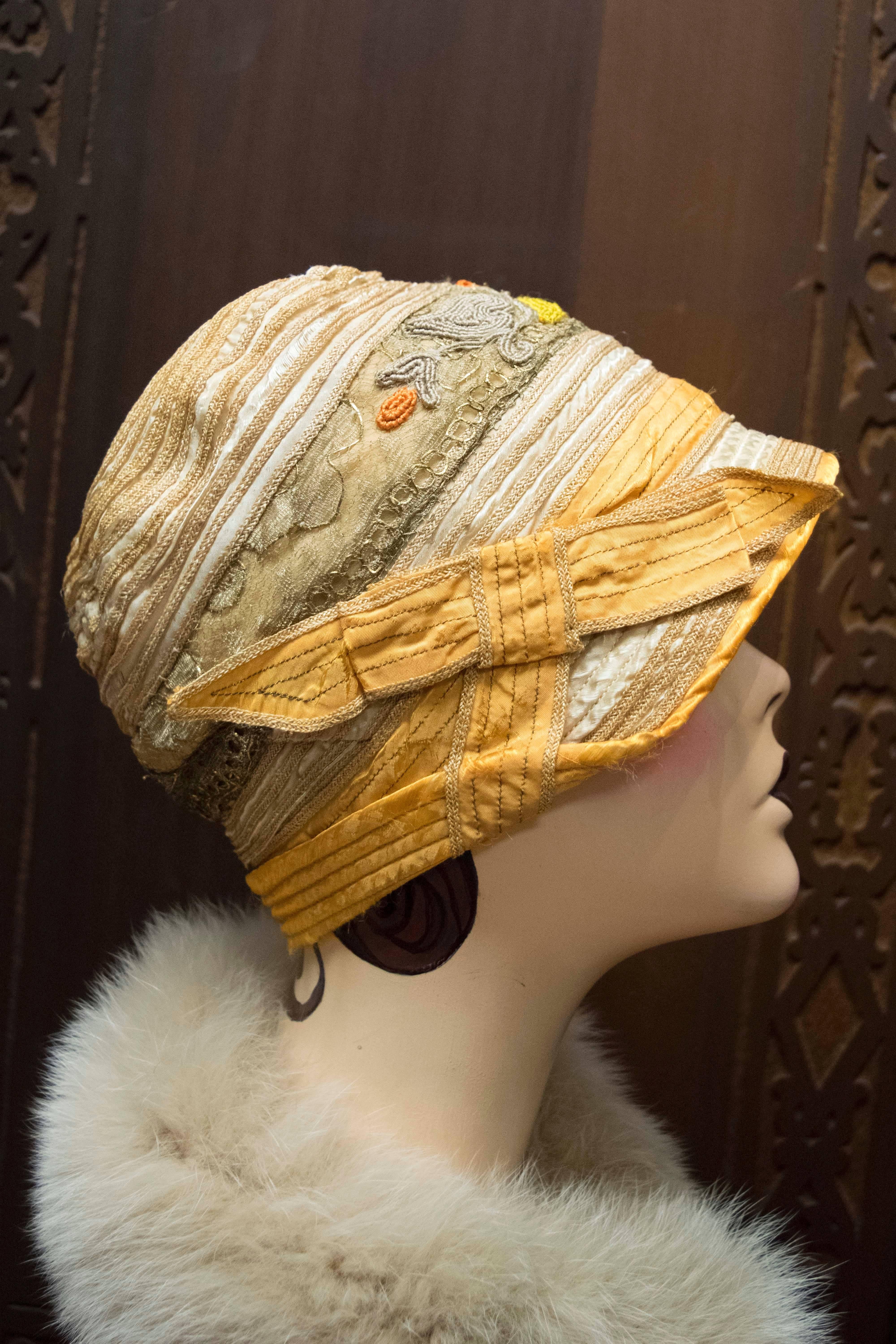Women's 1920s Yellow Cloche Hat For Sale