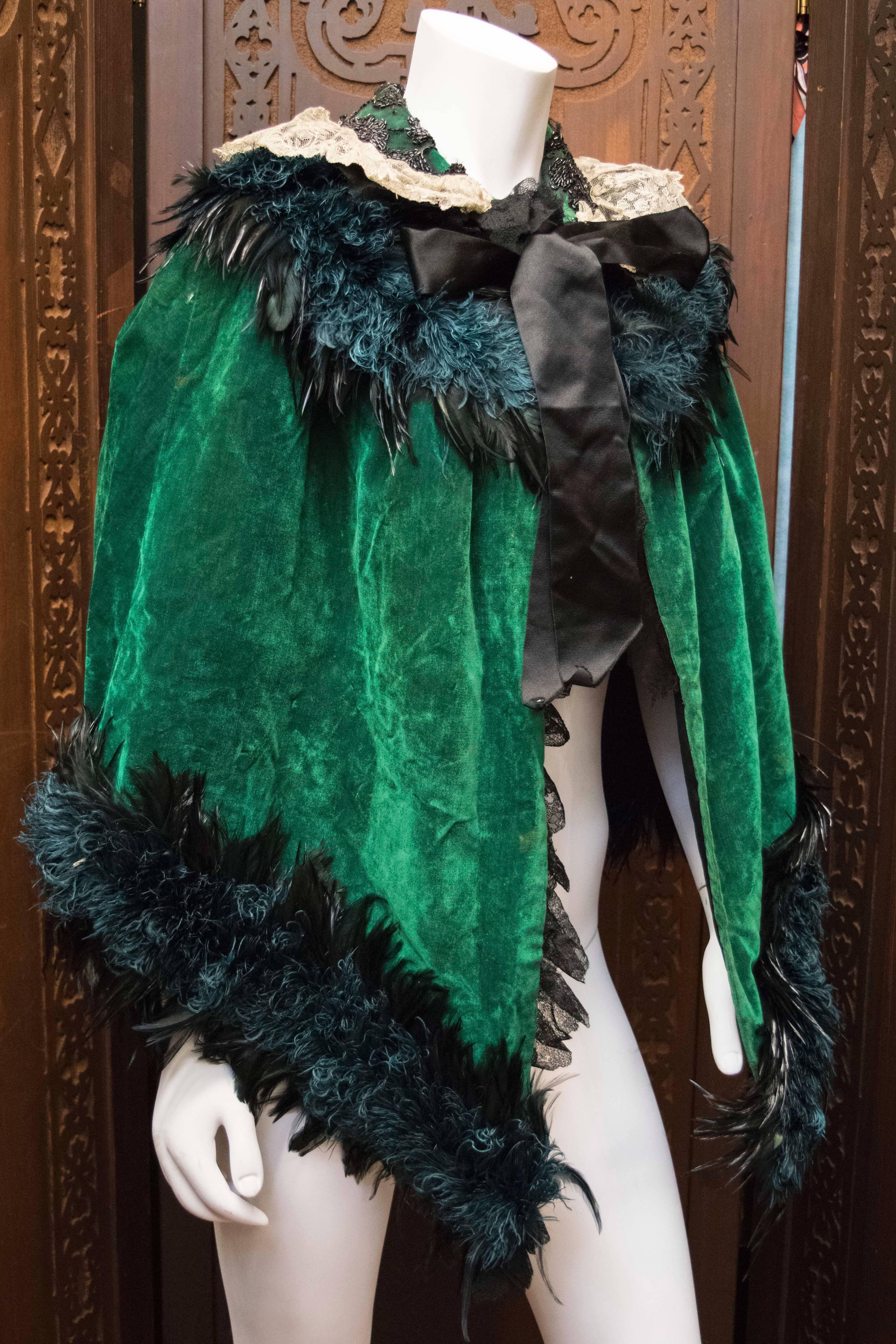 Green Velvet Victorian Cape

Fantastic piece of eccentric Victorian fashion history, this green velvet cape has lace detailing, and ebony rooster, and dyed, hand curled Marabou feathers. 

L 30
W 36