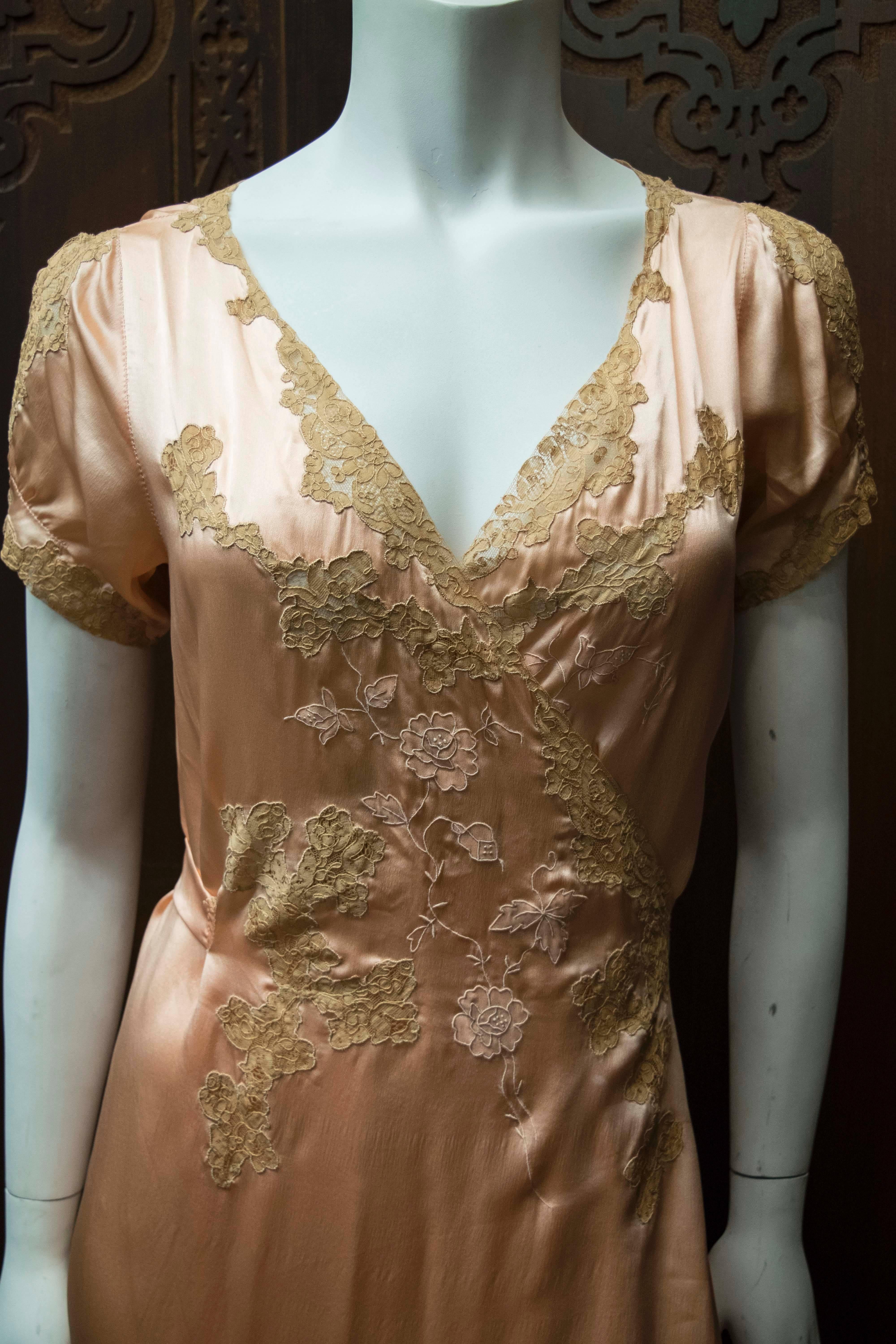 Women's 1930s Pink and Lace Wrapped Loungewear Gown