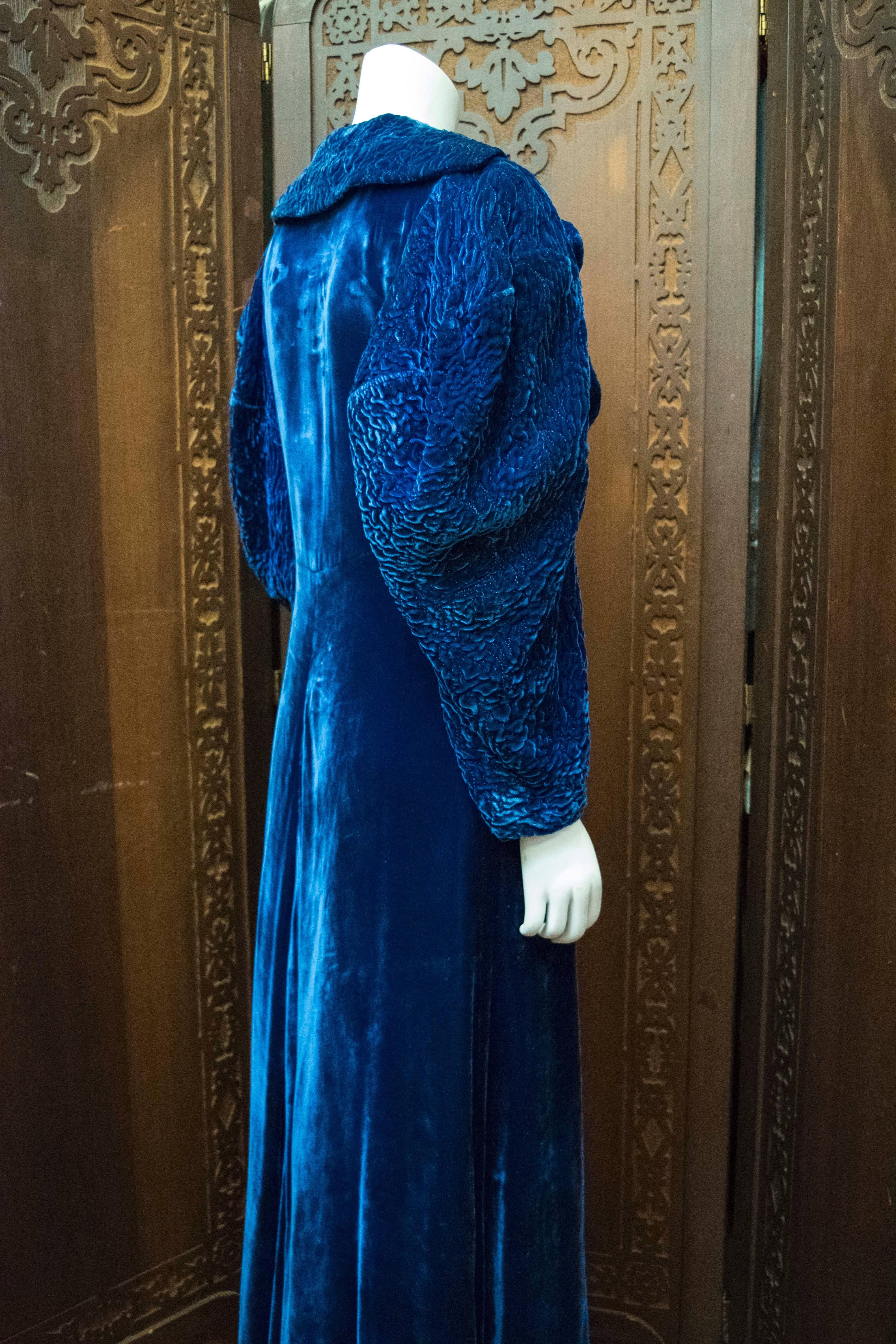 1930er Opernmantel aus blauem Samt 1