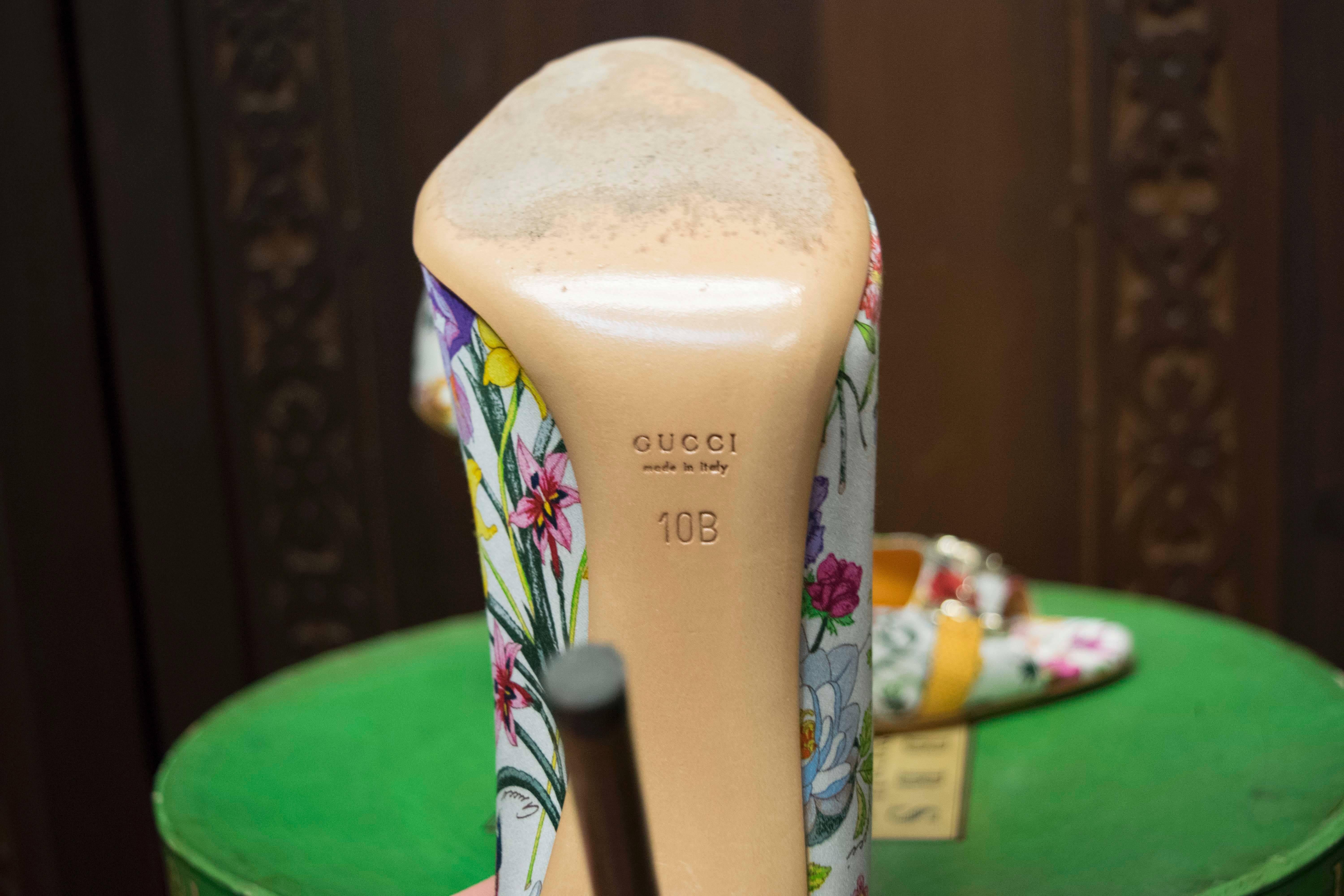 Gucci Floral Peep Toe High Heels  In Excellent Condition In San Francisco, CA