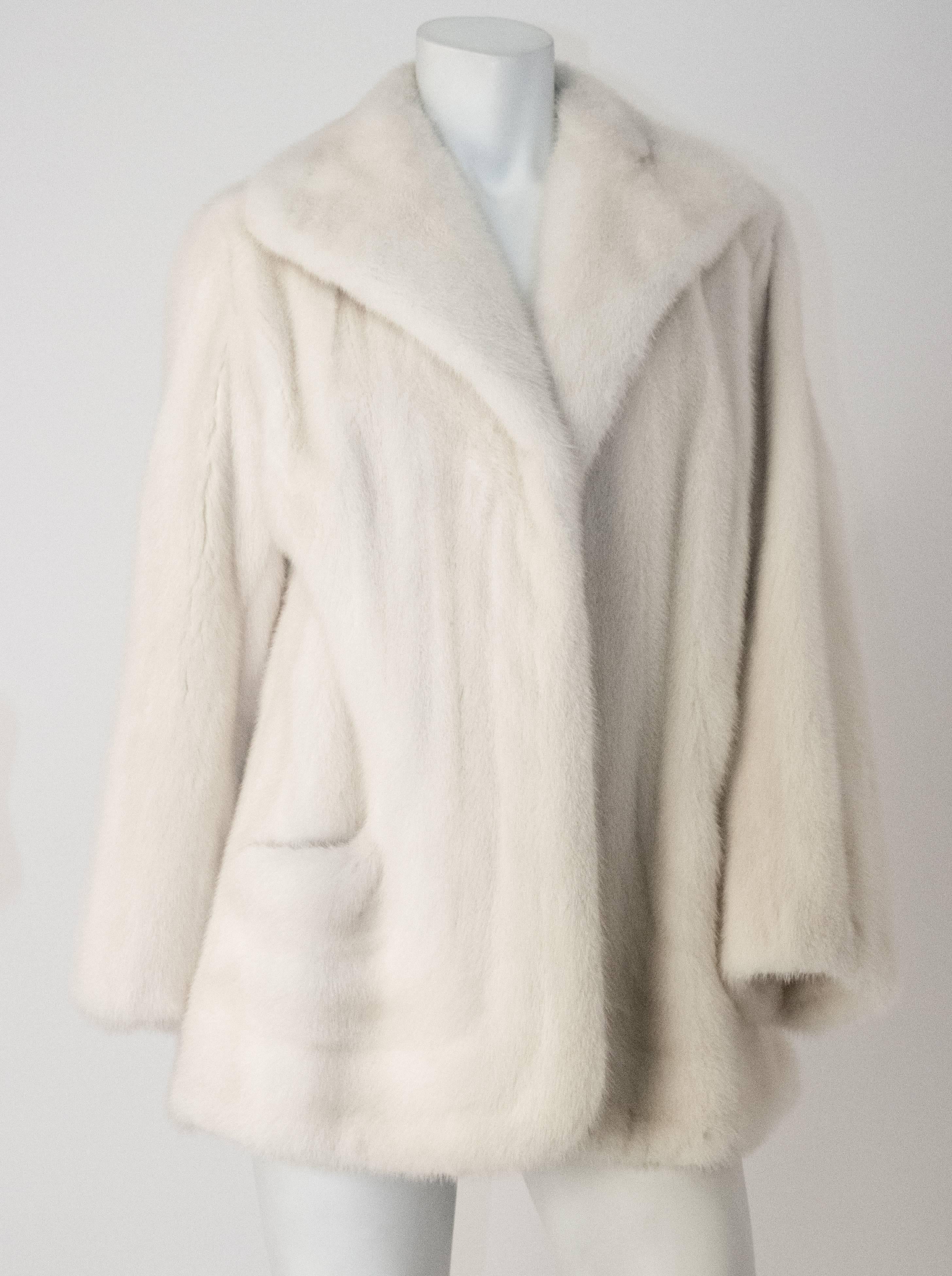 Aladino Stefani Ivory Mink Fur Long Jacket

B 40
W 36
L 30