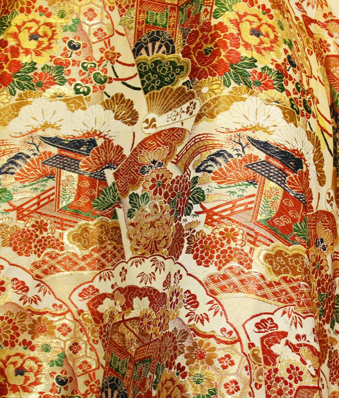 1950's Kimono Chinoiserie Fantasy Scene Cocktail dress w Gold Lamé Threading In Excellent Condition In San Francisco, CA