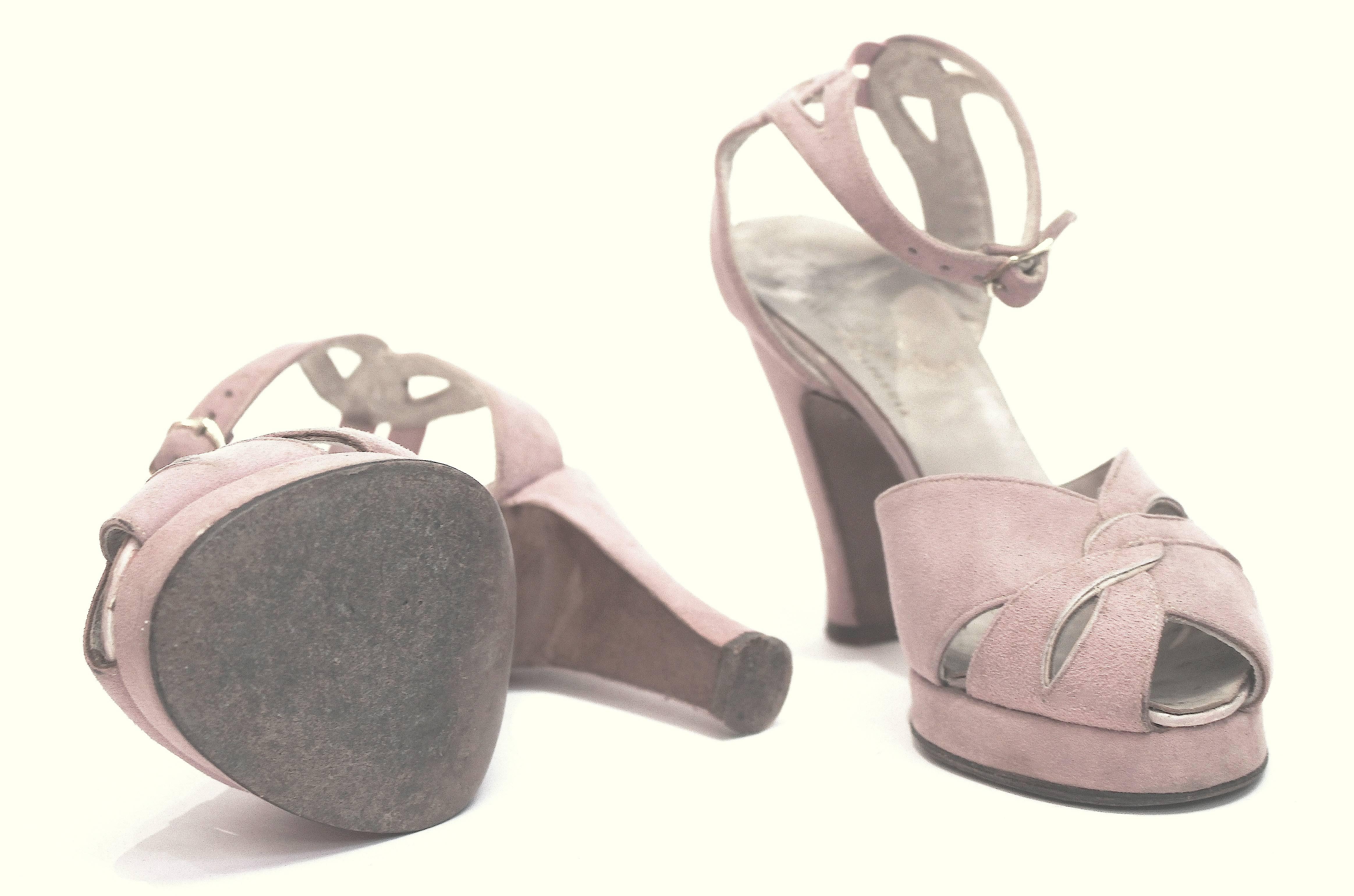 1940s Pink Ankle Strap Peep Toe Platform  In Good Condition In San Francisco, CA