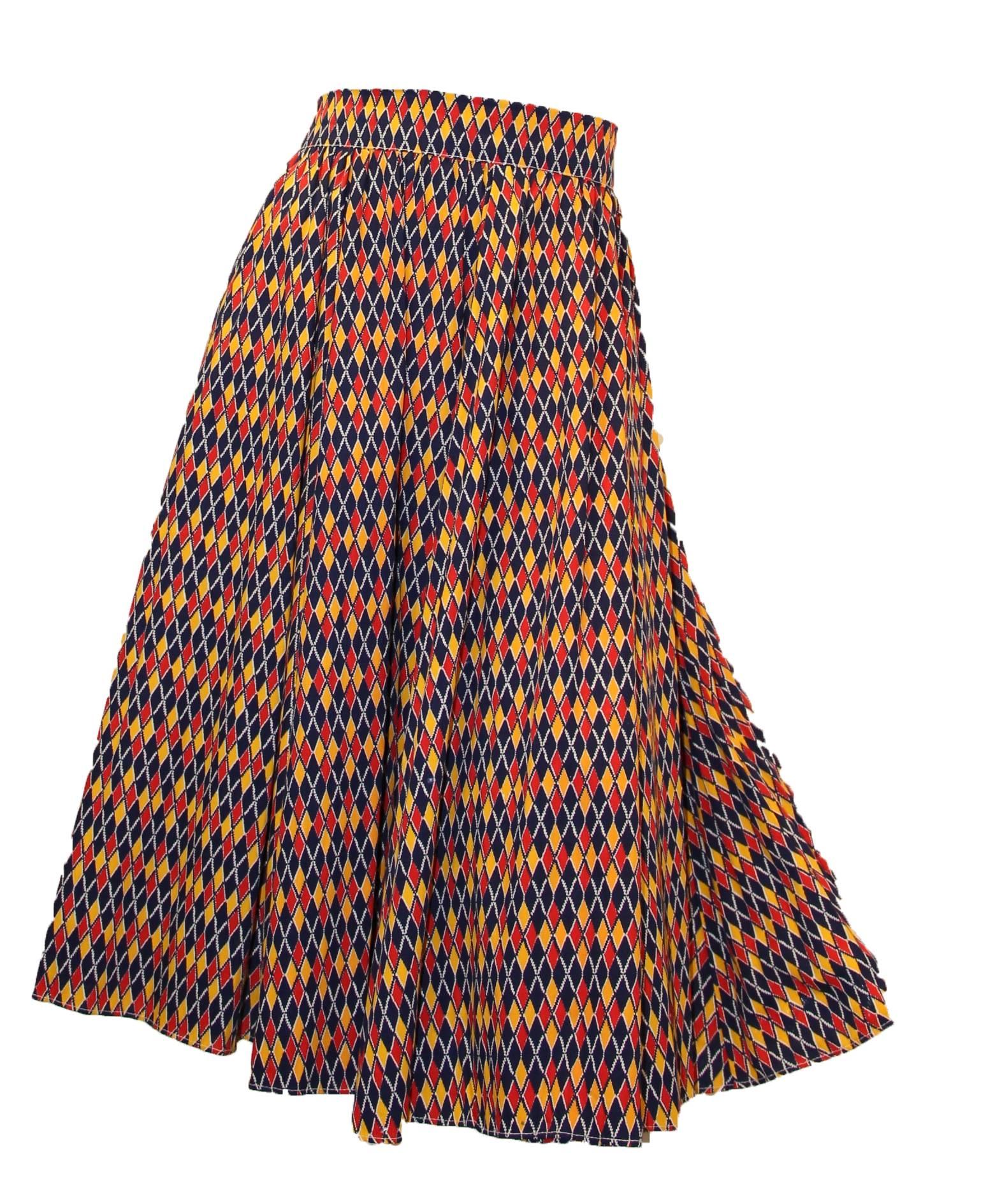 1950s circle skirt. Argyle print in primary colors. Center back zipper with double button closure. 

Measurements:
Waist: 32"
Circumference: 224:
Length: 26.5"