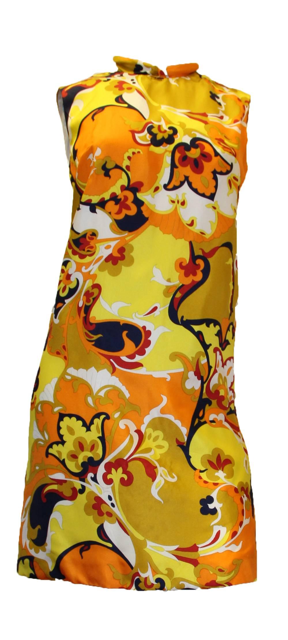 1960s psychedelic floral printed shift dress. Nylon back zipper.  

Measurements:
Bust: 36" 
Waist: 35"
Hips: 37"
Length: 36" 