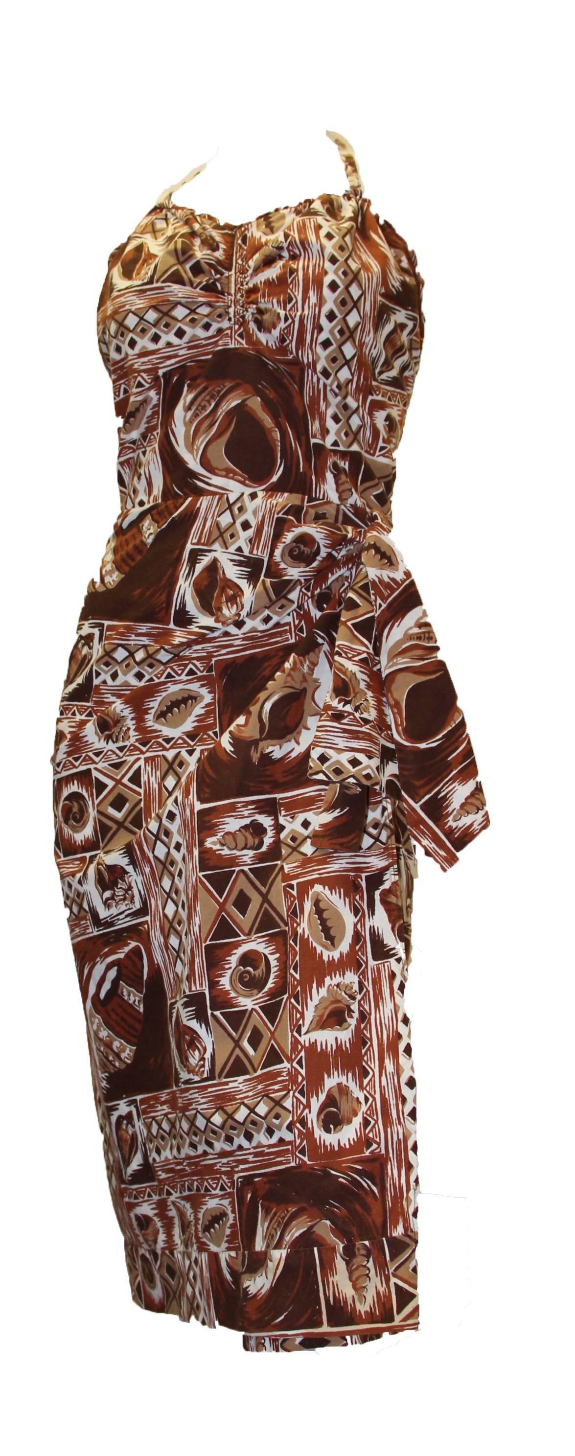 1950s Hawaiian shell print dress with wrap waist detail. Convertible halter strap. Side zip closure. Ruched sweetheart neckline. 

Measurements:
Waist: 32