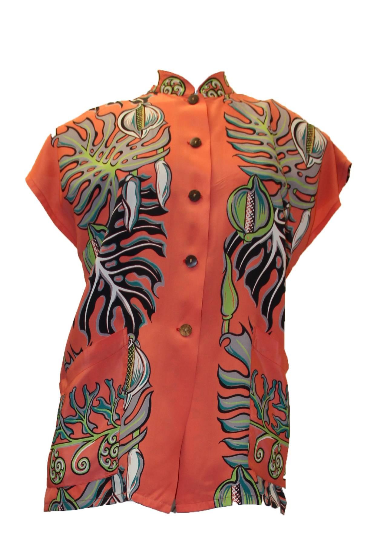 1950s Kamehameha rayon foliage print blouse. Center front button closure with coconut buttons.

Measurements:
Bust: 22