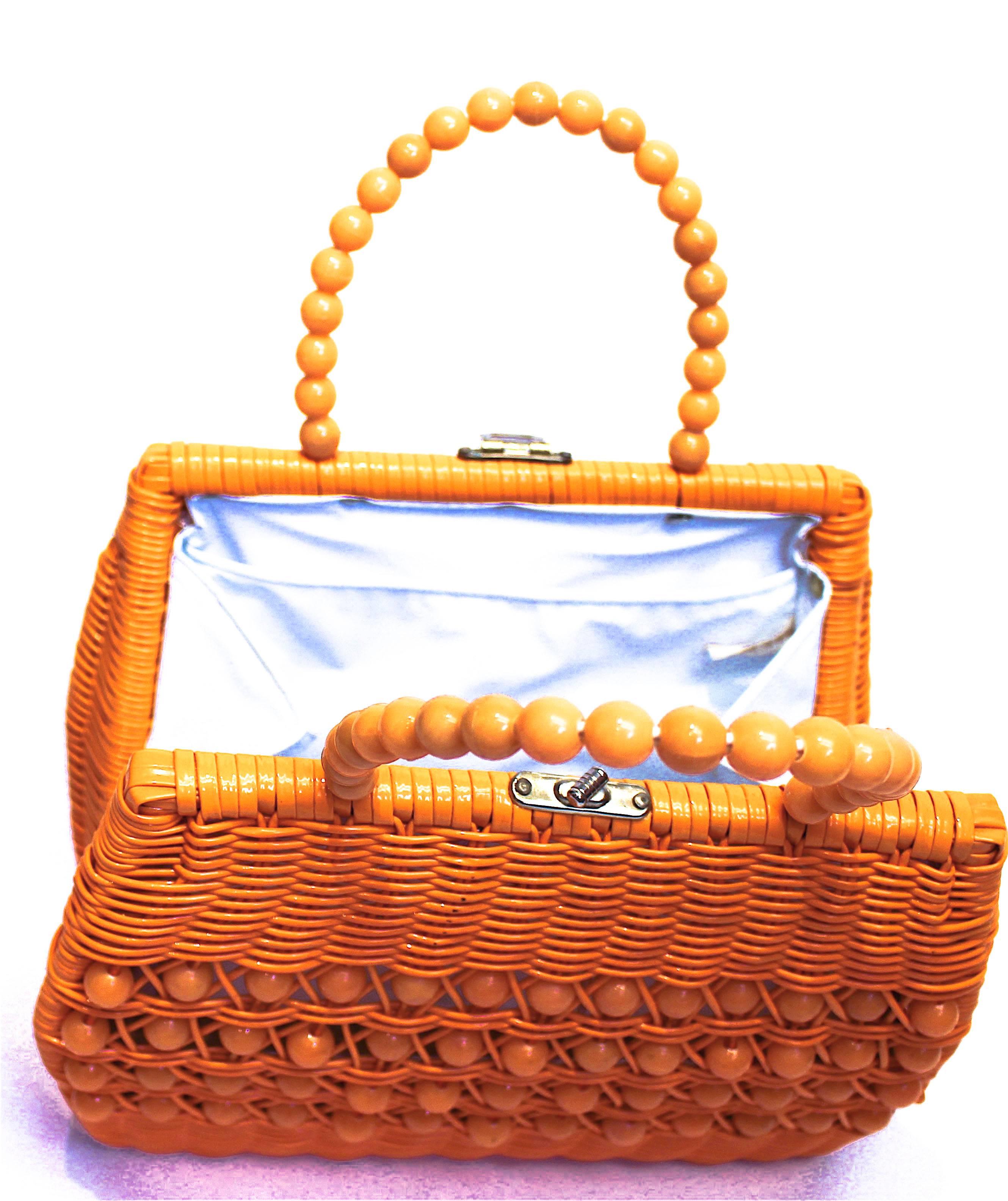 60's woven basket purse.

Measures: 
9" in height
11" wide
4" deep

Handles are 13" long

