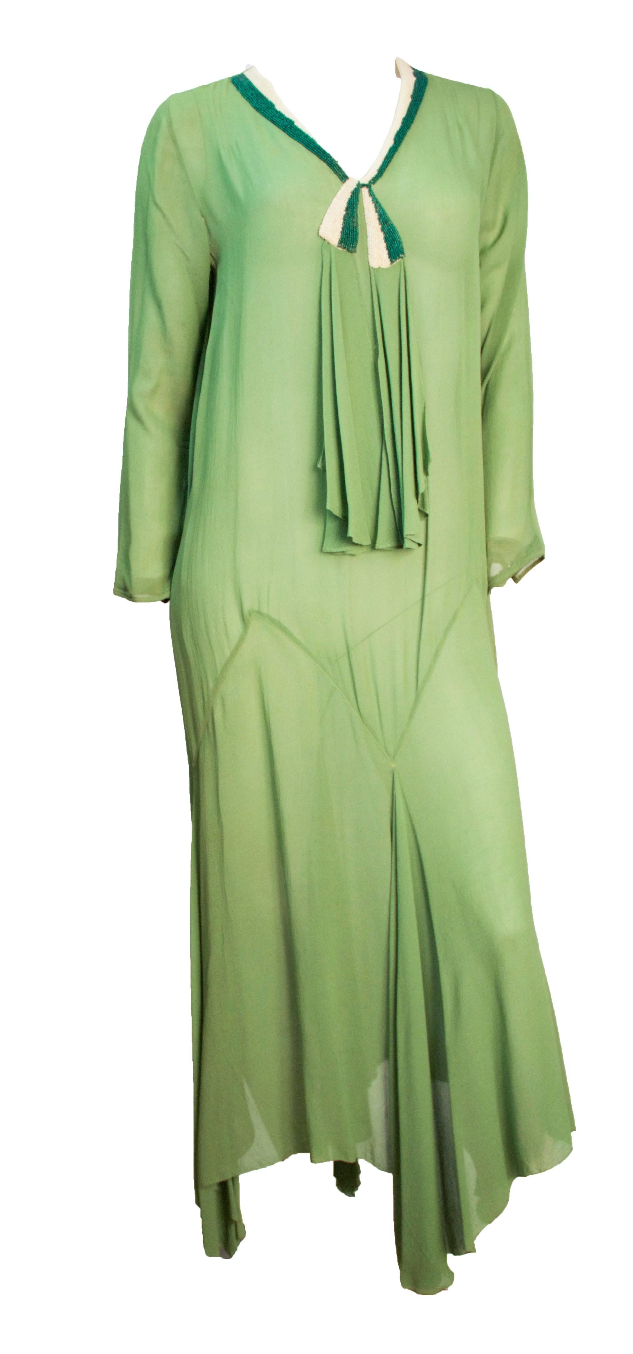 20er Trompe L'oeil Langärmeliges moosgrünes Chiffonkleid mit langen Ärmeln  (Grün) im Angebot