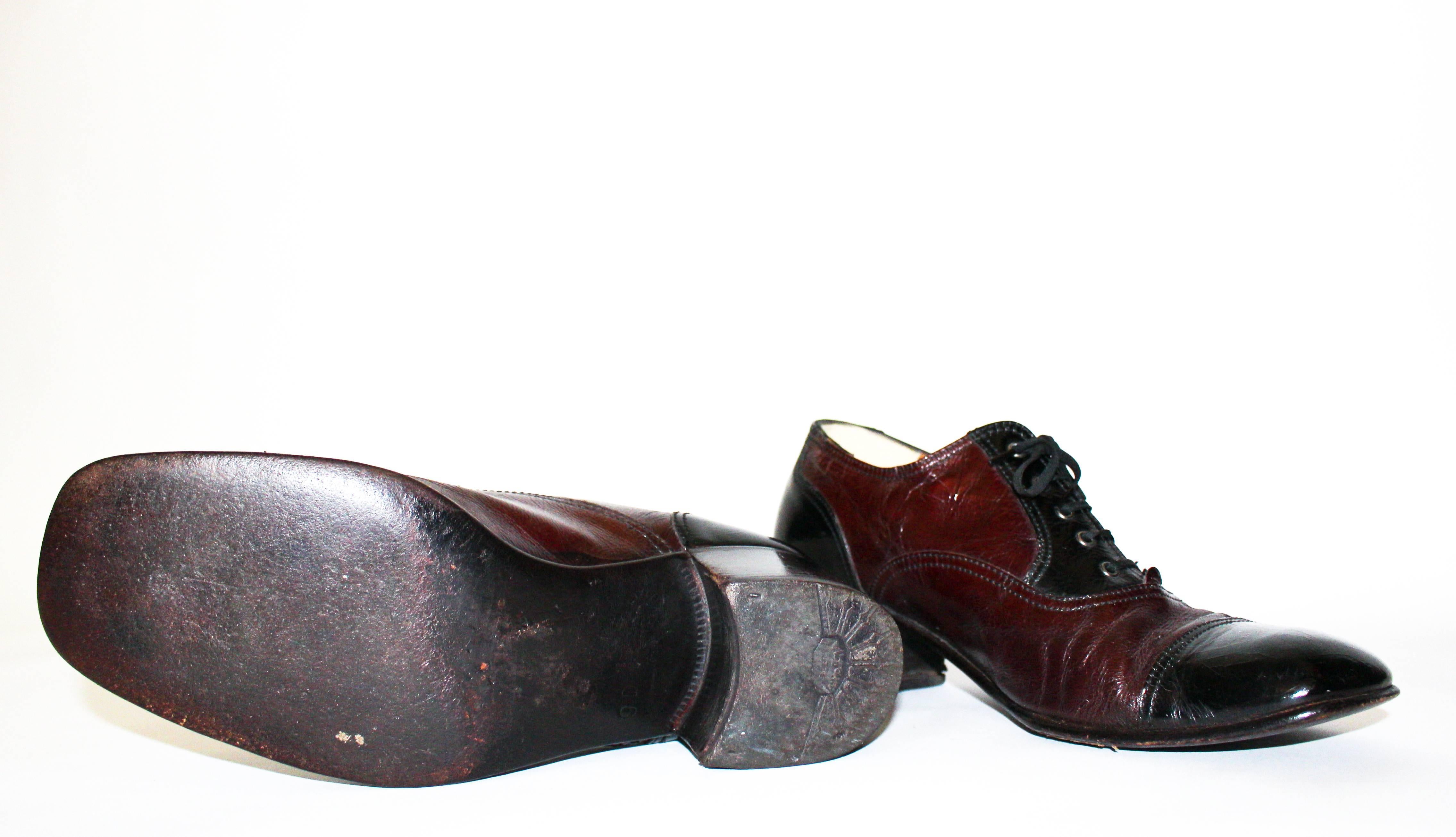 70s Black and Cordovan Cap Toe Leather Shoes. Leather soles. Original laces

Heel hight - 2"
Insole - 11"
Palm of the foot - 3 3/4"