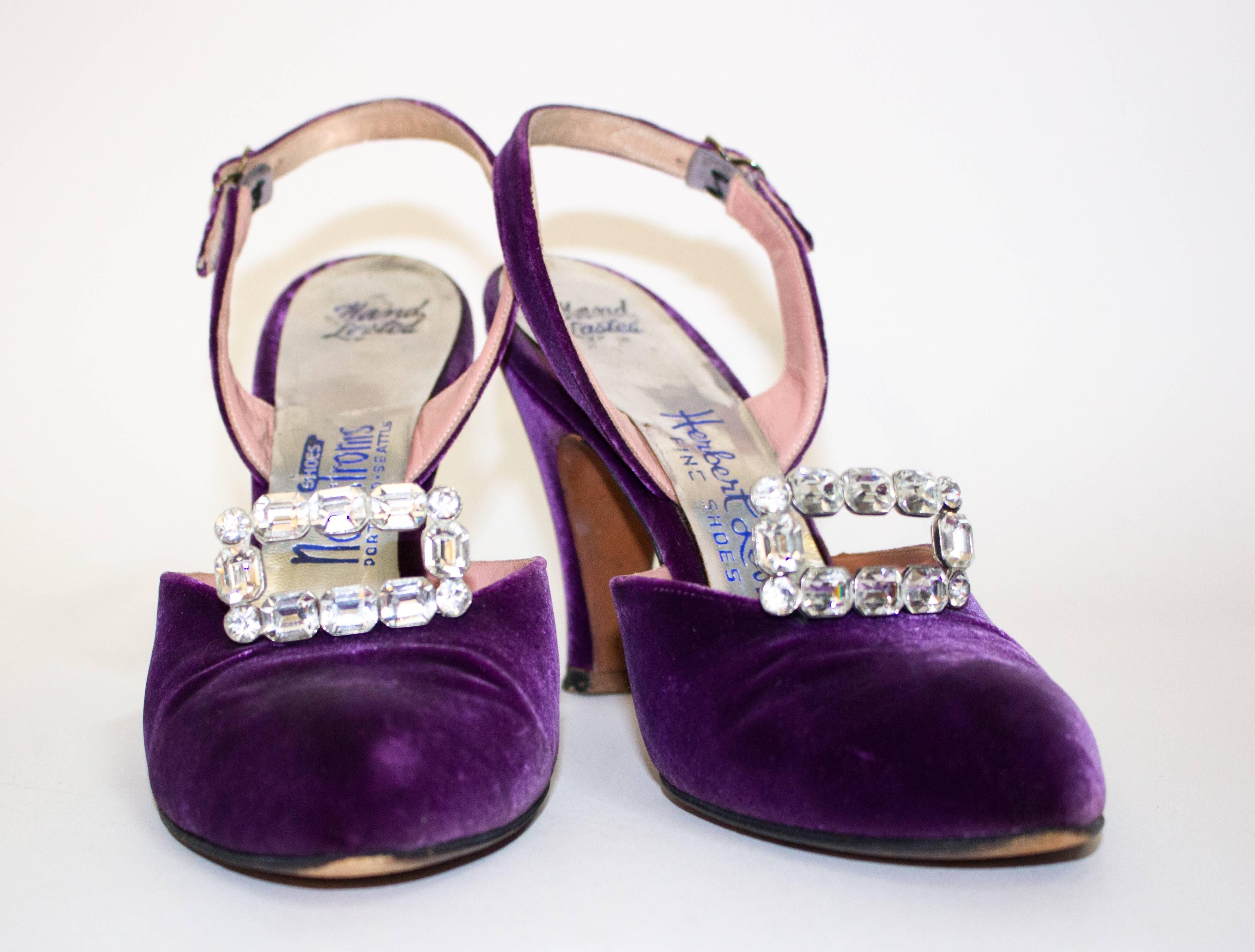 50s purple velvet slingback heels with rhinestone adornments. Leather soles 

Heel hight - 4"
Insole - 9 3/4"
Palm of the foot - 2 3/4"

