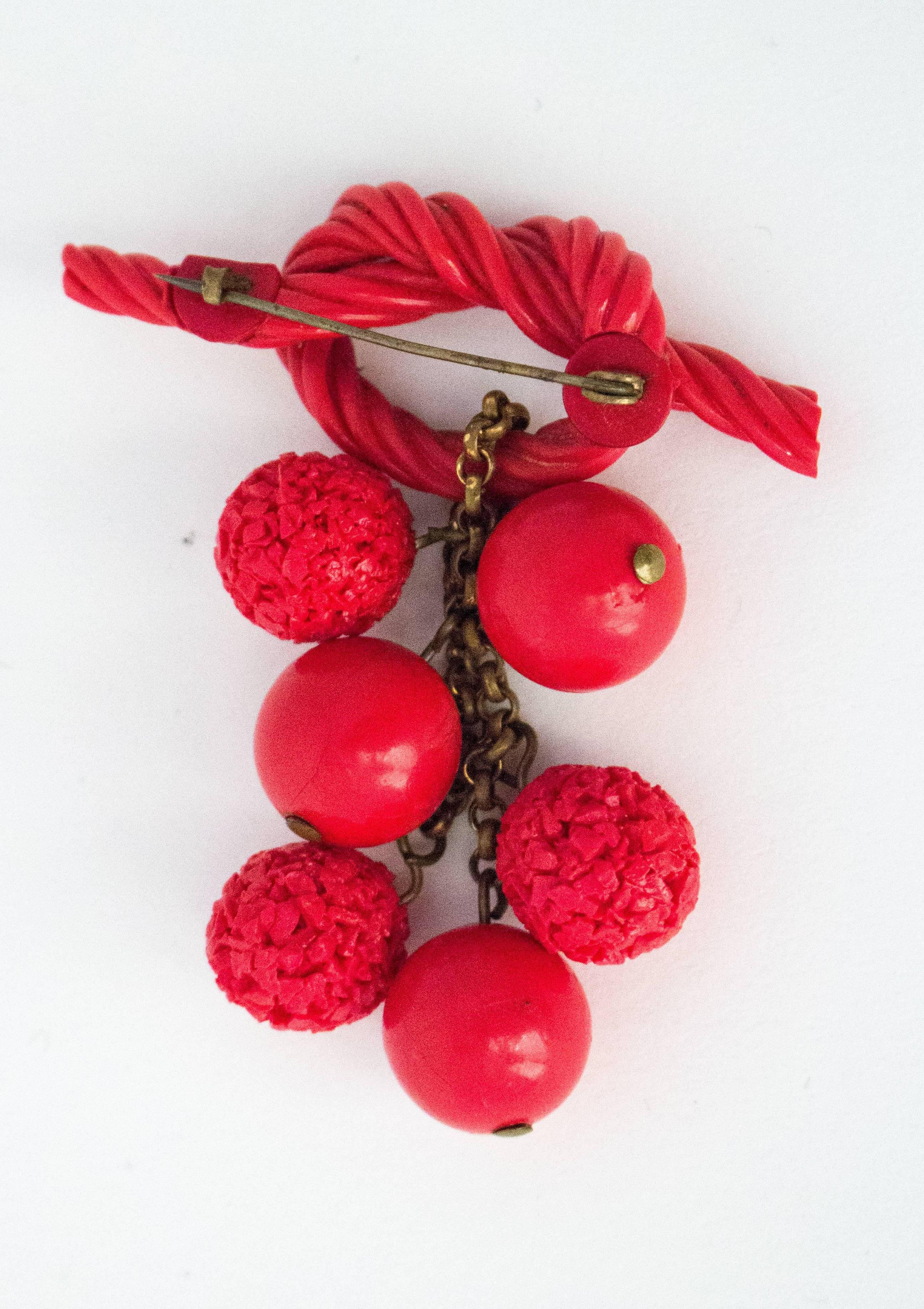 30s Bakelite Red Licorice Berry Brooch

