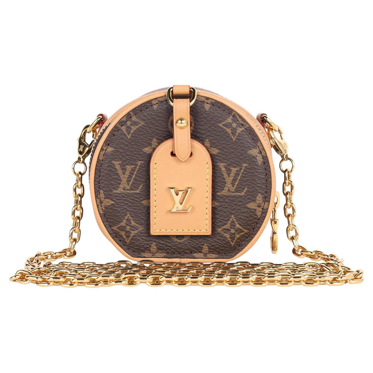 LOUIS VUITTON Collier Chapeau Monogram Mini Crossbody Marron en vente