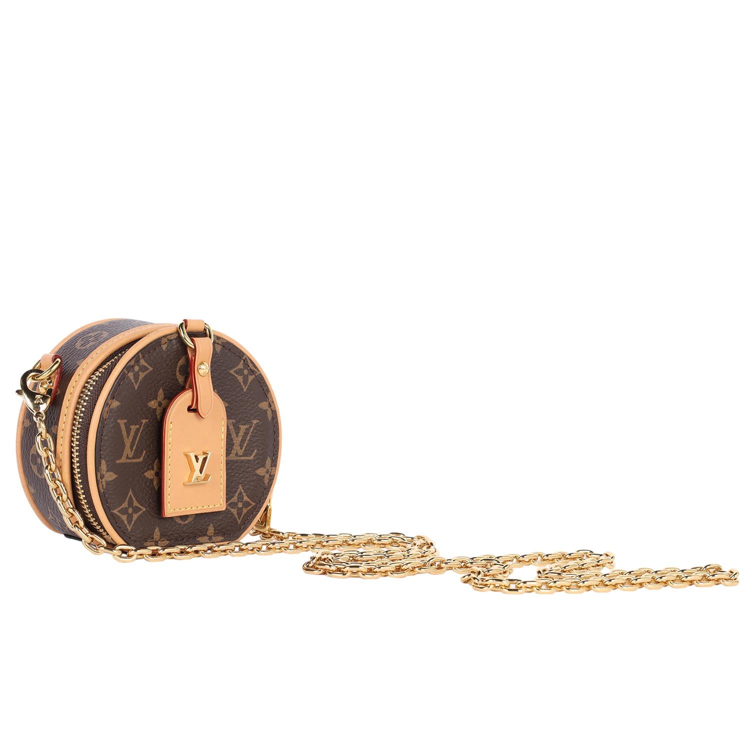 LOUIS VUITTON Collier Chapeau Monogram Mini Crossbody Marron en vente 1