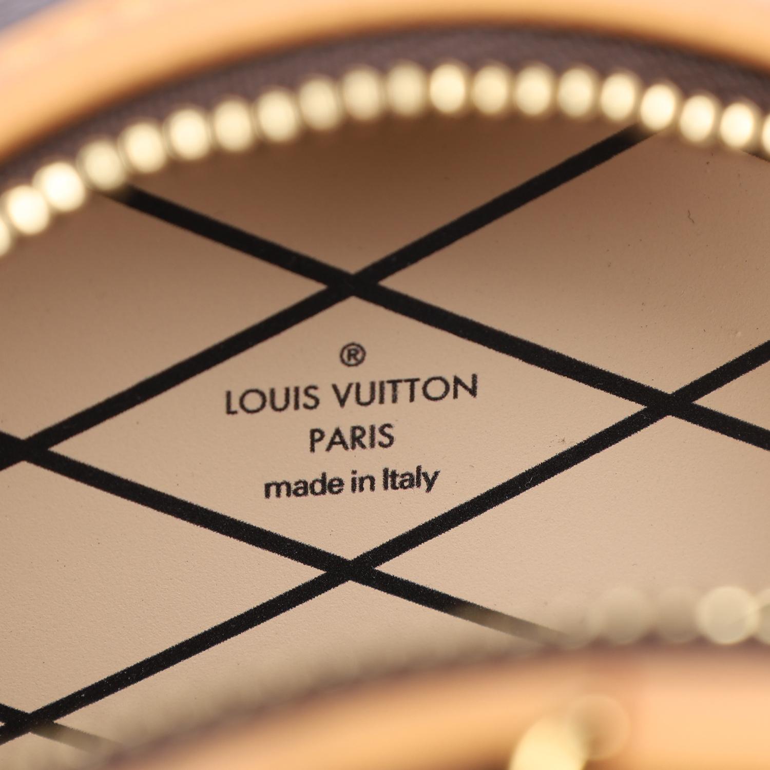 LOUIS VUITTON Collier Chapeau Monogram Mini Crossbody Marron en vente 8