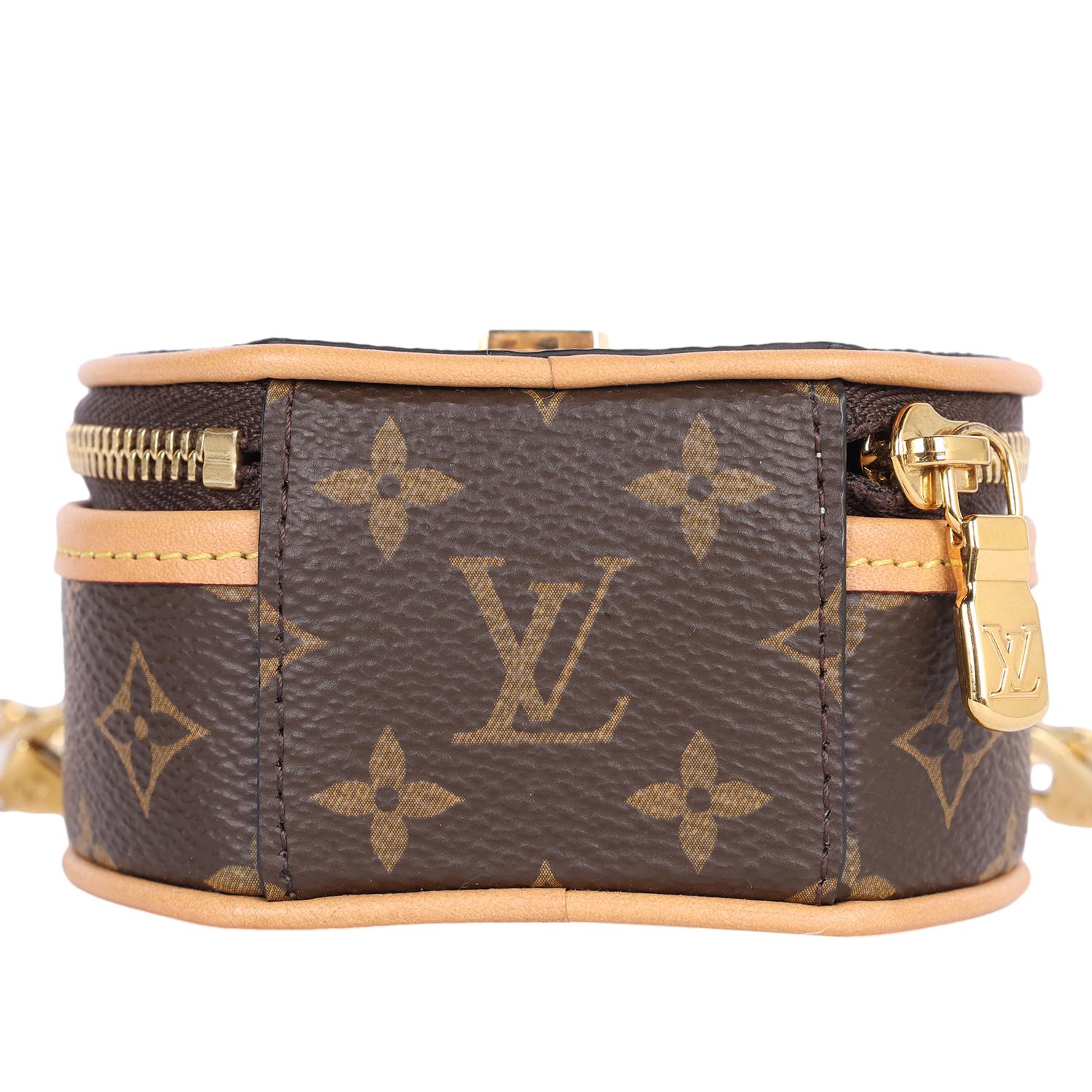 LOUIS VUITTON Collier Chapeau Monogram Mini Crossbody Marron en vente 6