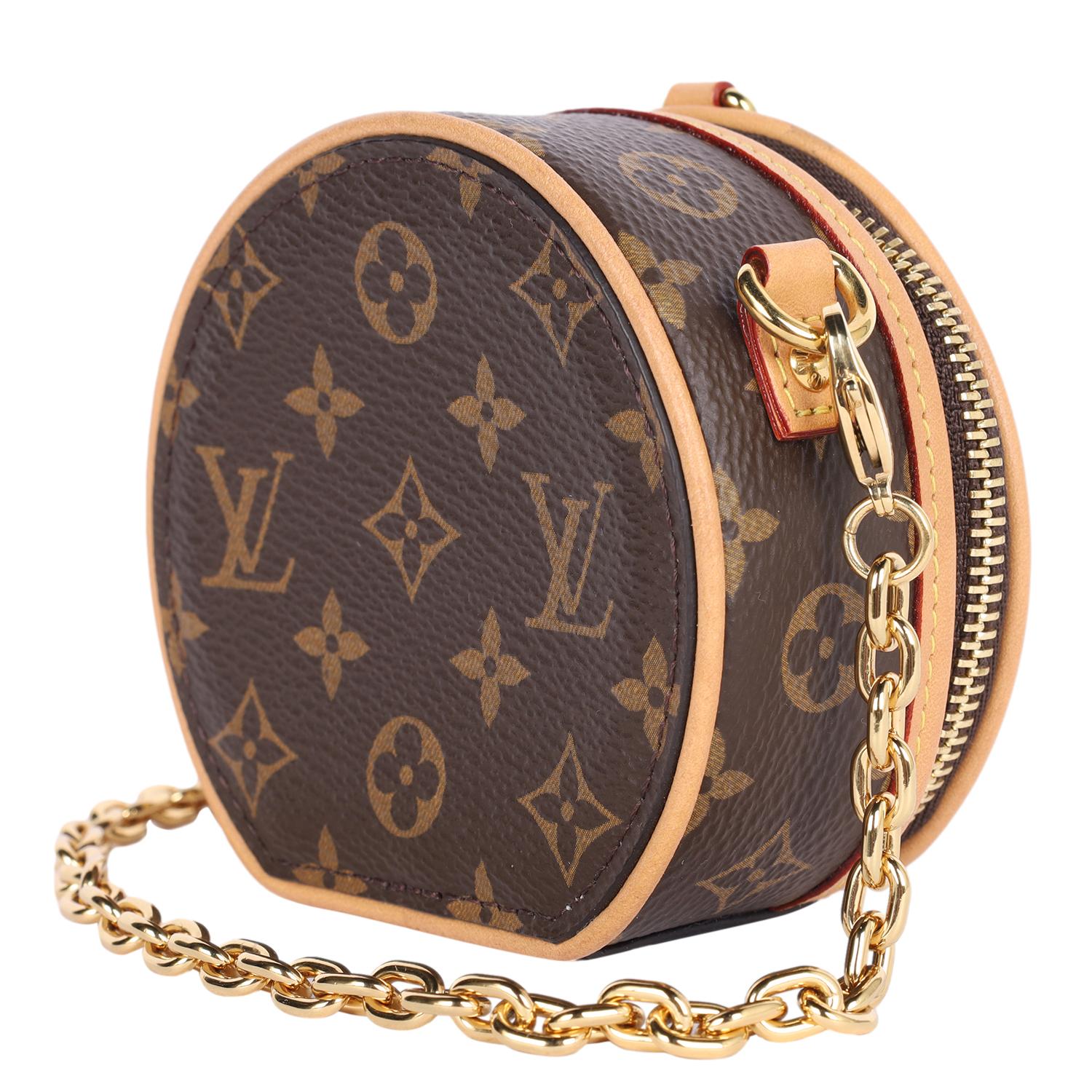 LOUIS VUITTON Collier Chapeau Monogram Mini Crossbody Marron en vente 5