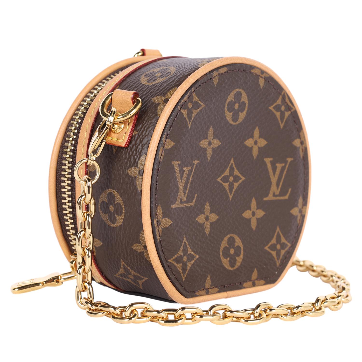 LOUIS VUITTON Collier Chapeau Monogram Mini Crossbody Marron en vente 4