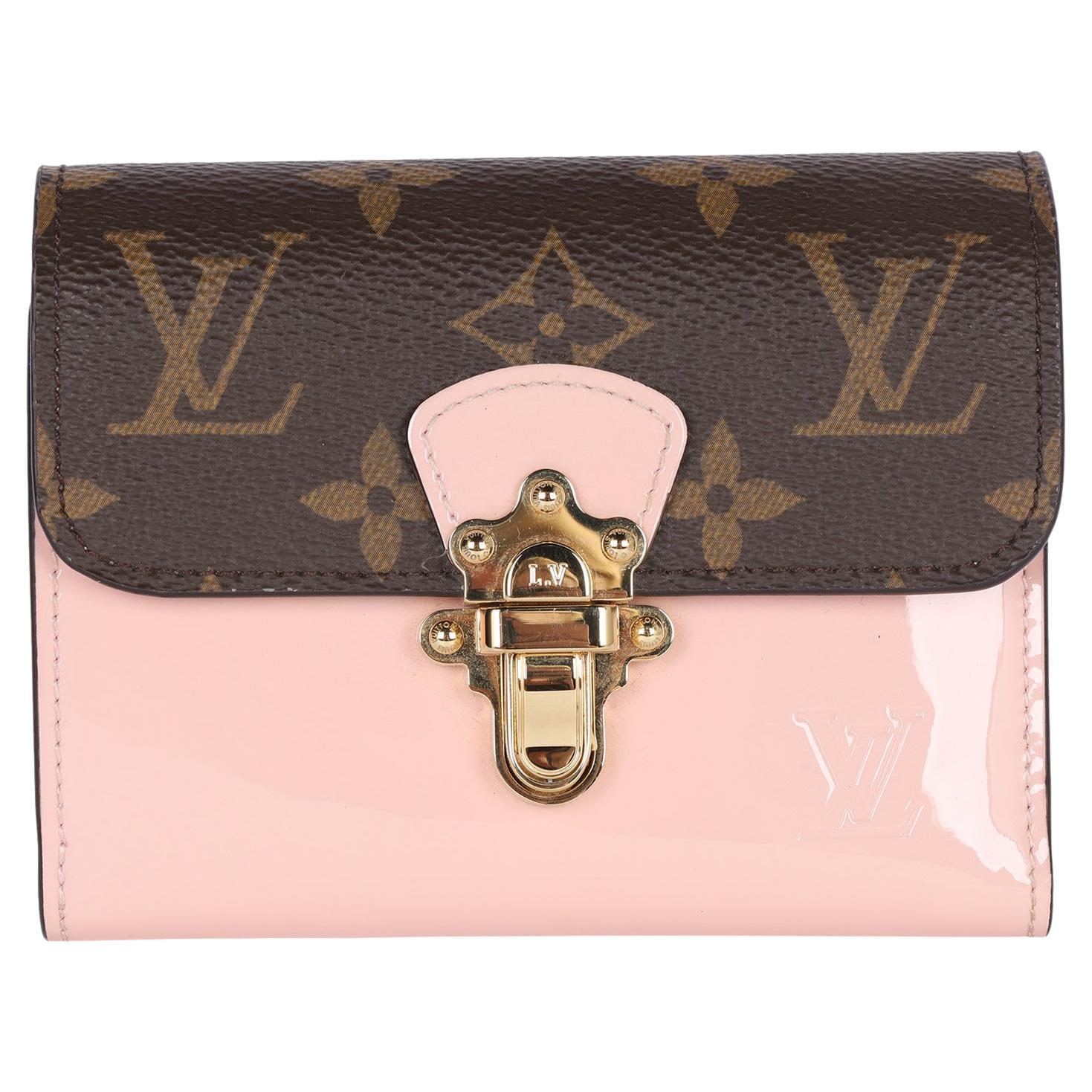 Louis Vuitton Ballerine rose portefeuille compact en cuir de veau verni avec monogramme cerisier