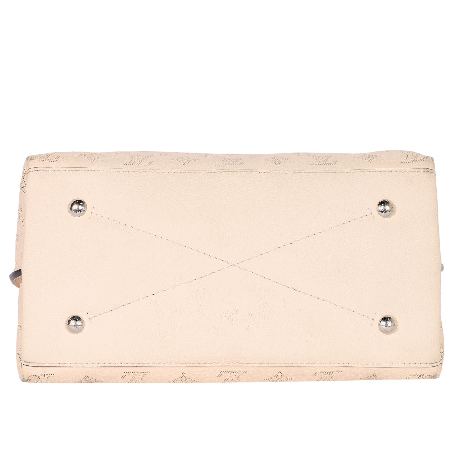 LOUIS VUITTON Karmel Mahina Leder Creme im Angebot 5