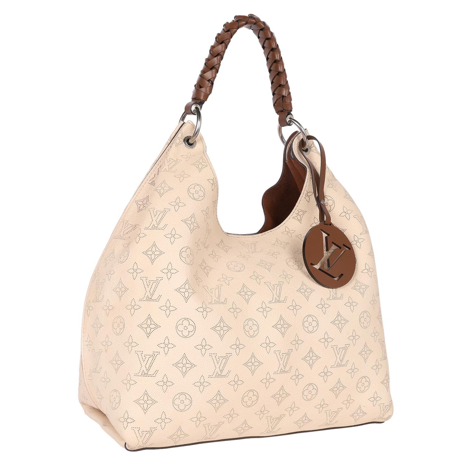 LOUIS VUITTON Karmel Mahina Leder Creme (Weiß) im Angebot