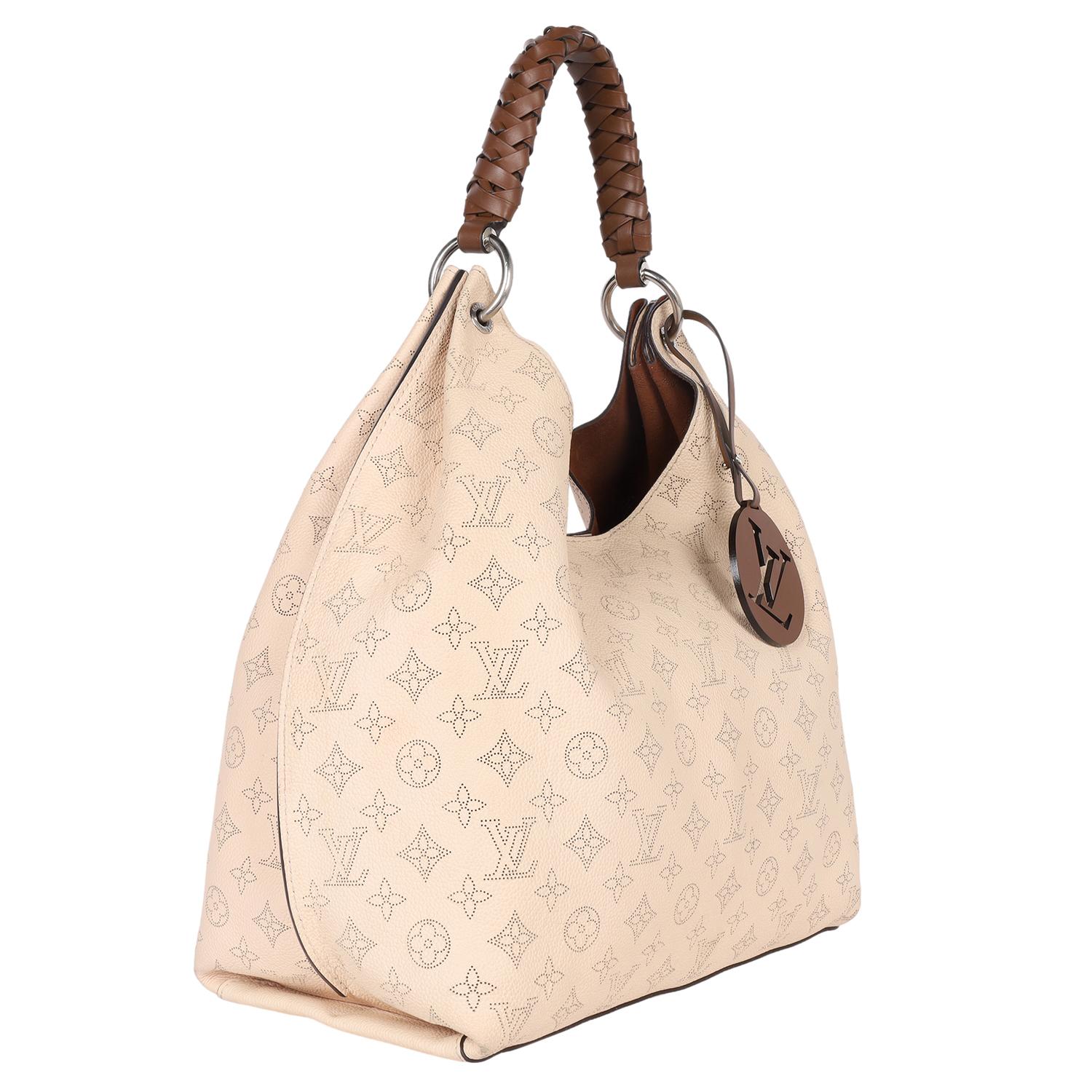 LOUIS VUITTON Karmel Mahina Leder Creme im Zustand „Relativ gut“ im Angebot in Salt Lake Cty, UT