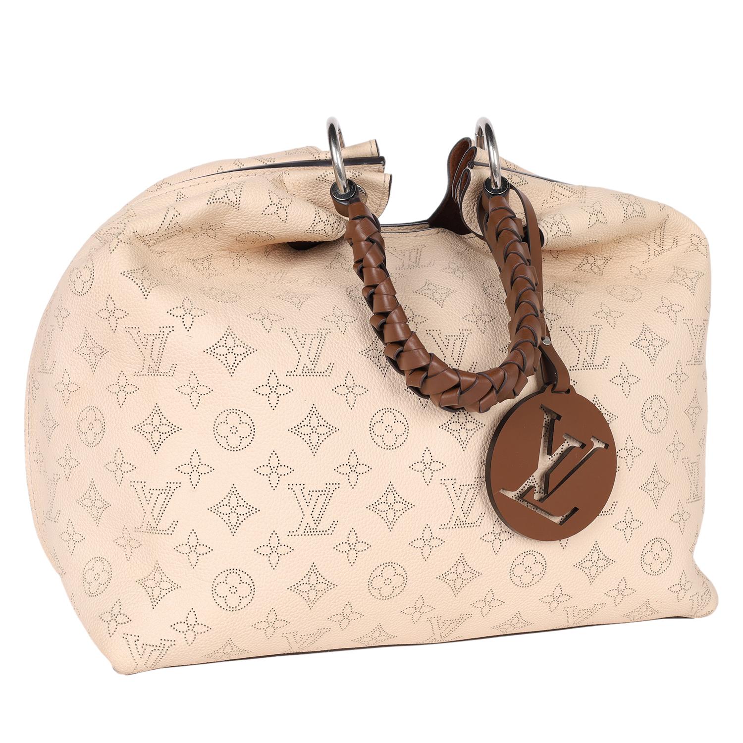 LOUIS VUITTON Karmel Mahina Leder Creme im Angebot 4