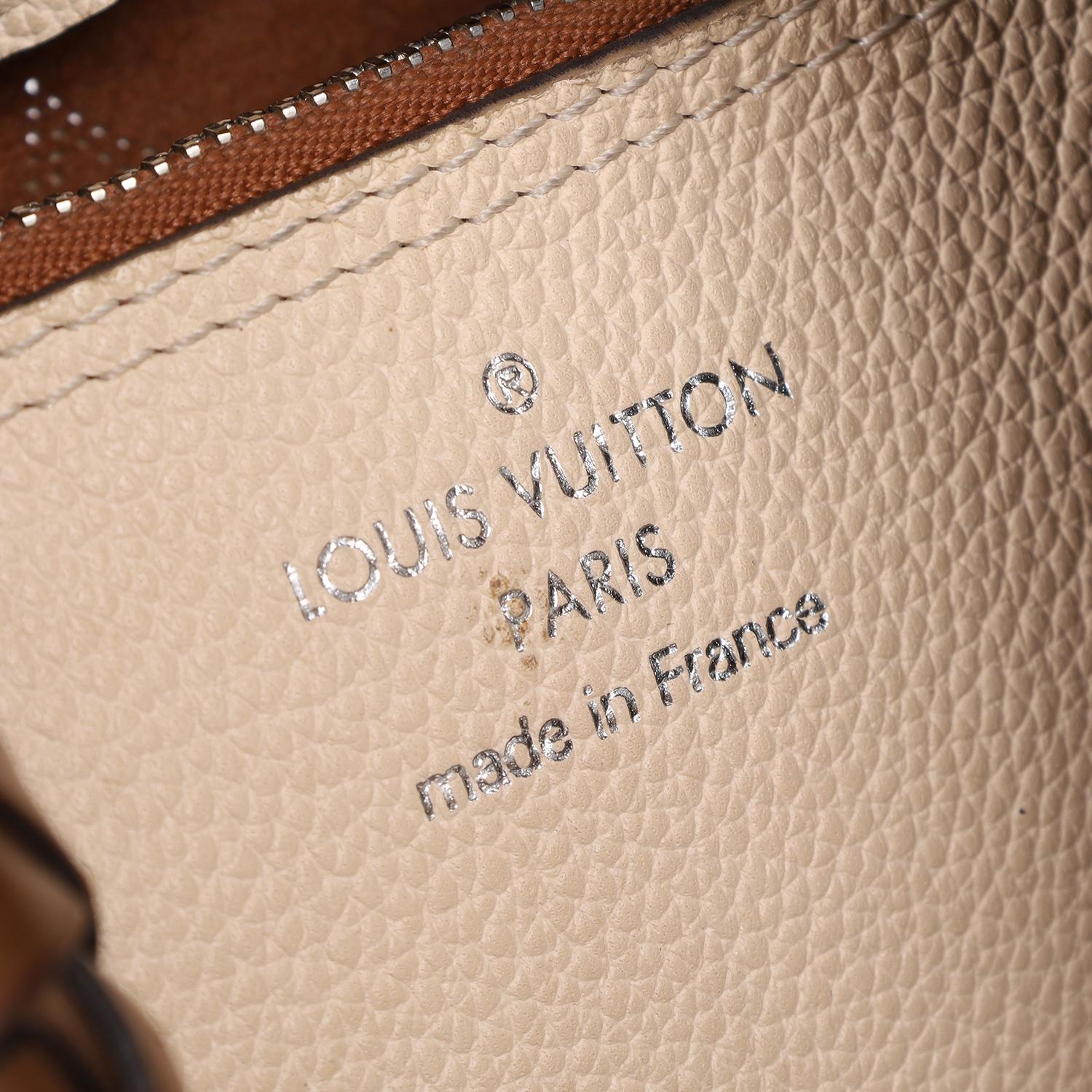 LOUIS VUITTON Karmel Mahina Leder Creme im Angebot 8