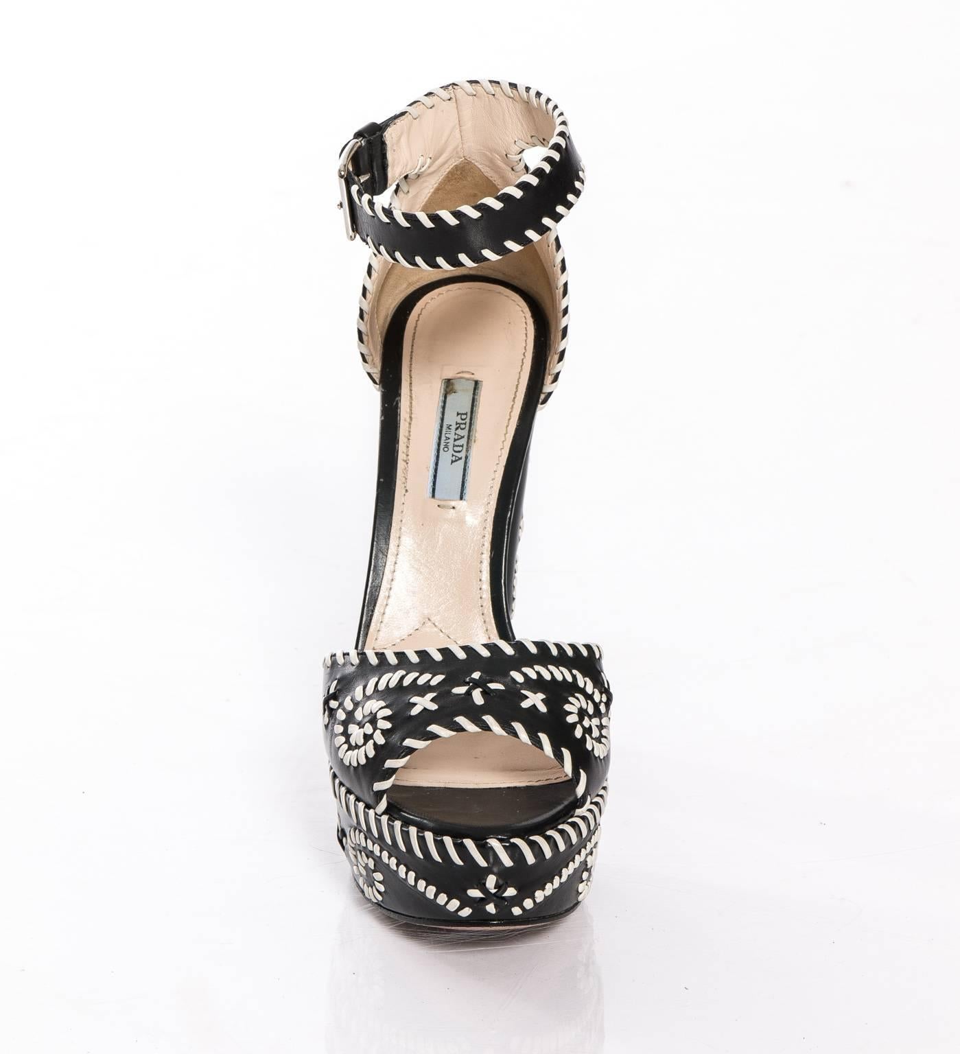 Black Pair of Prada black and white whipstitch leather platform sandals For Sale