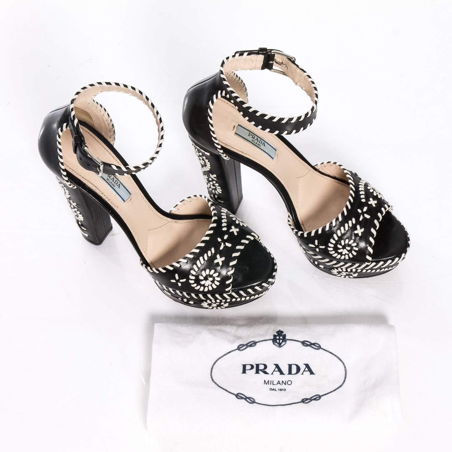 Women's or Men's Pair of Prada black and white whipstitch leather platform sandals For Sale