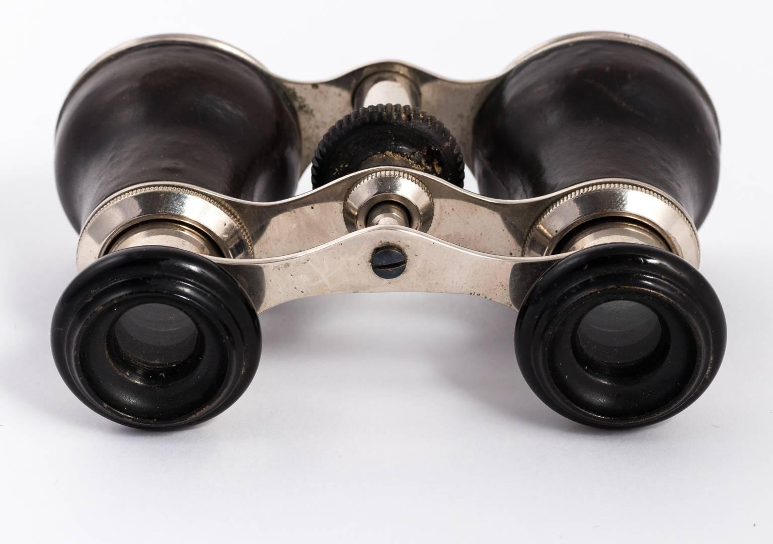 Circa early 20th century Leather bound opera glasses. In Good Condition For Sale In Stamford, CT