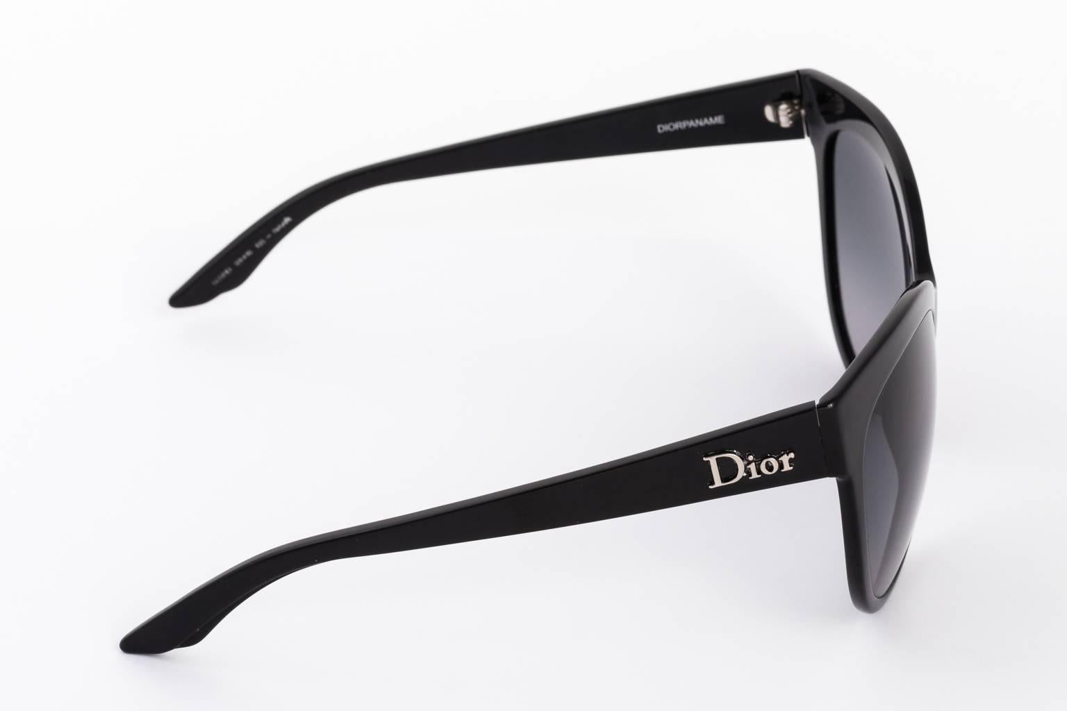 Black Dior Sunglasses  In Excellent Condition For Sale In Stamford, CT