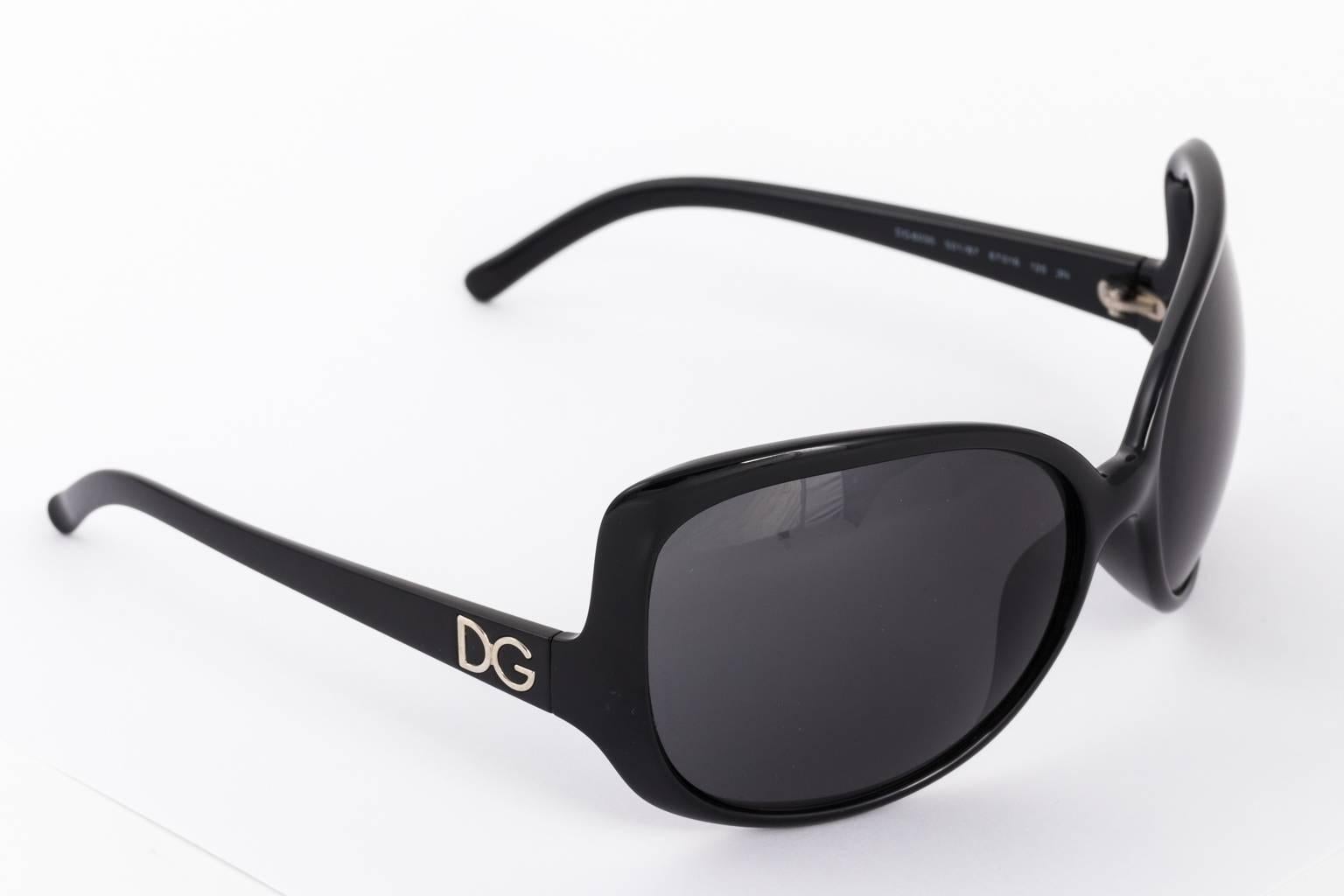  Black Dolce and Gabbana sunglasses For Sale 1