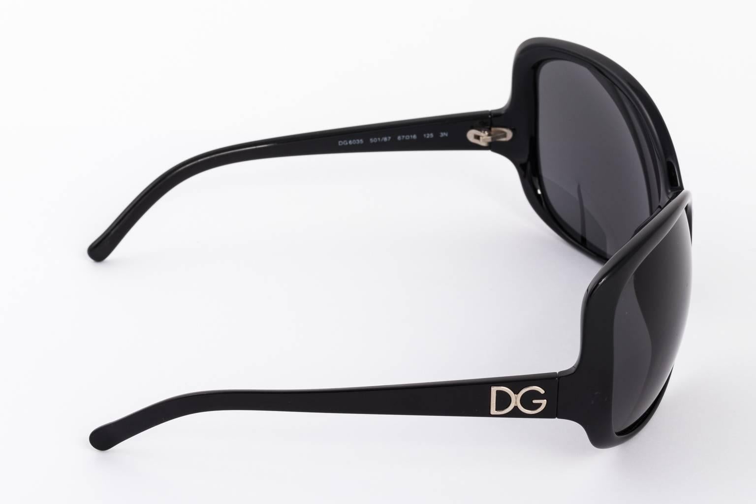  Black Dolce and Gabbana sunglasses For Sale 2